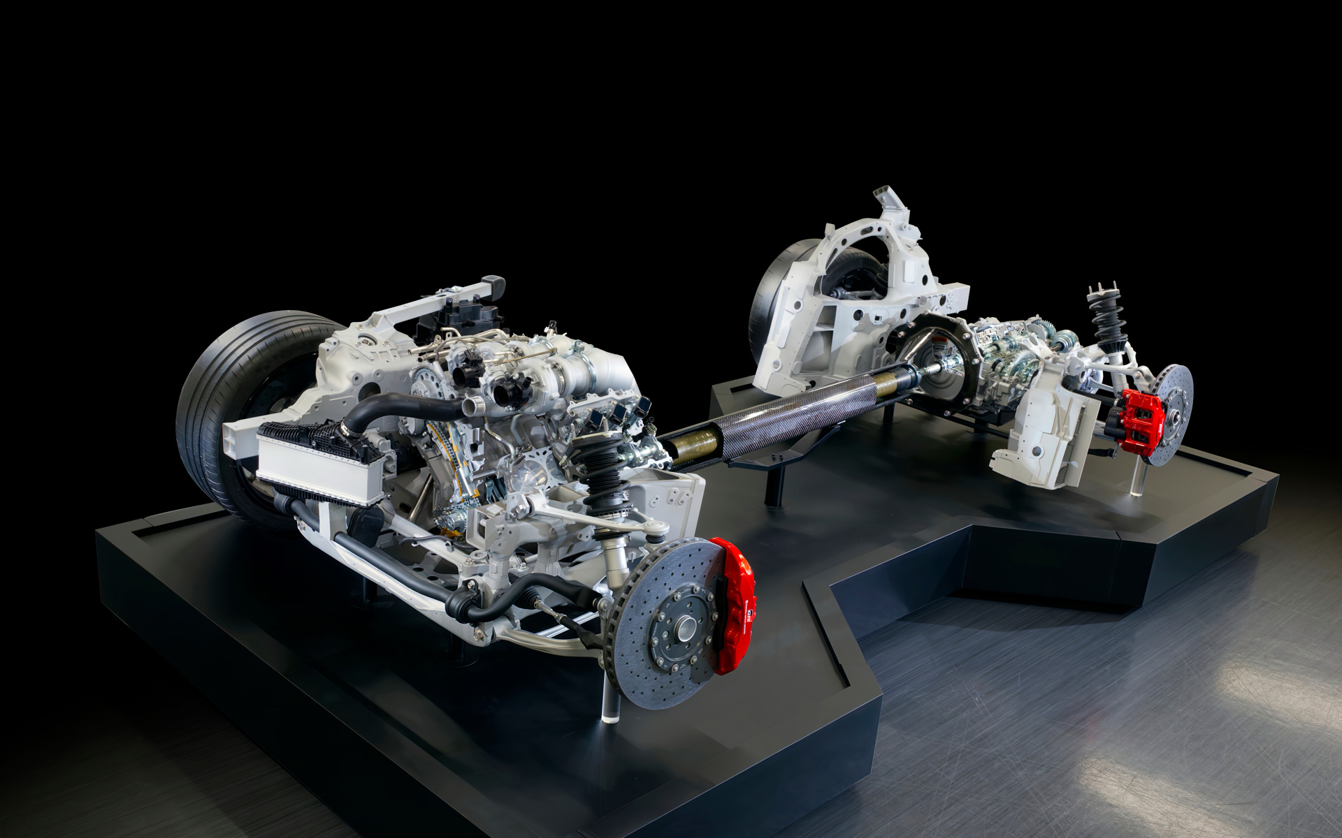 V型8気筒4リッターツインターボエンジンを搭載する