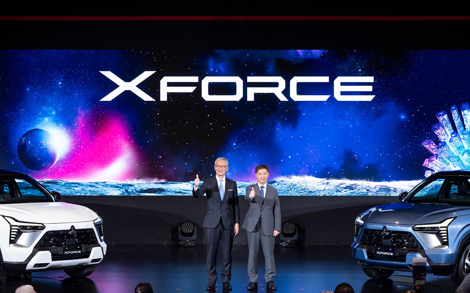 左から、三菱自動車工業株式会社 代表執行役副社長 中村達夫氏、中華汽車総経理 曽鑫城氏