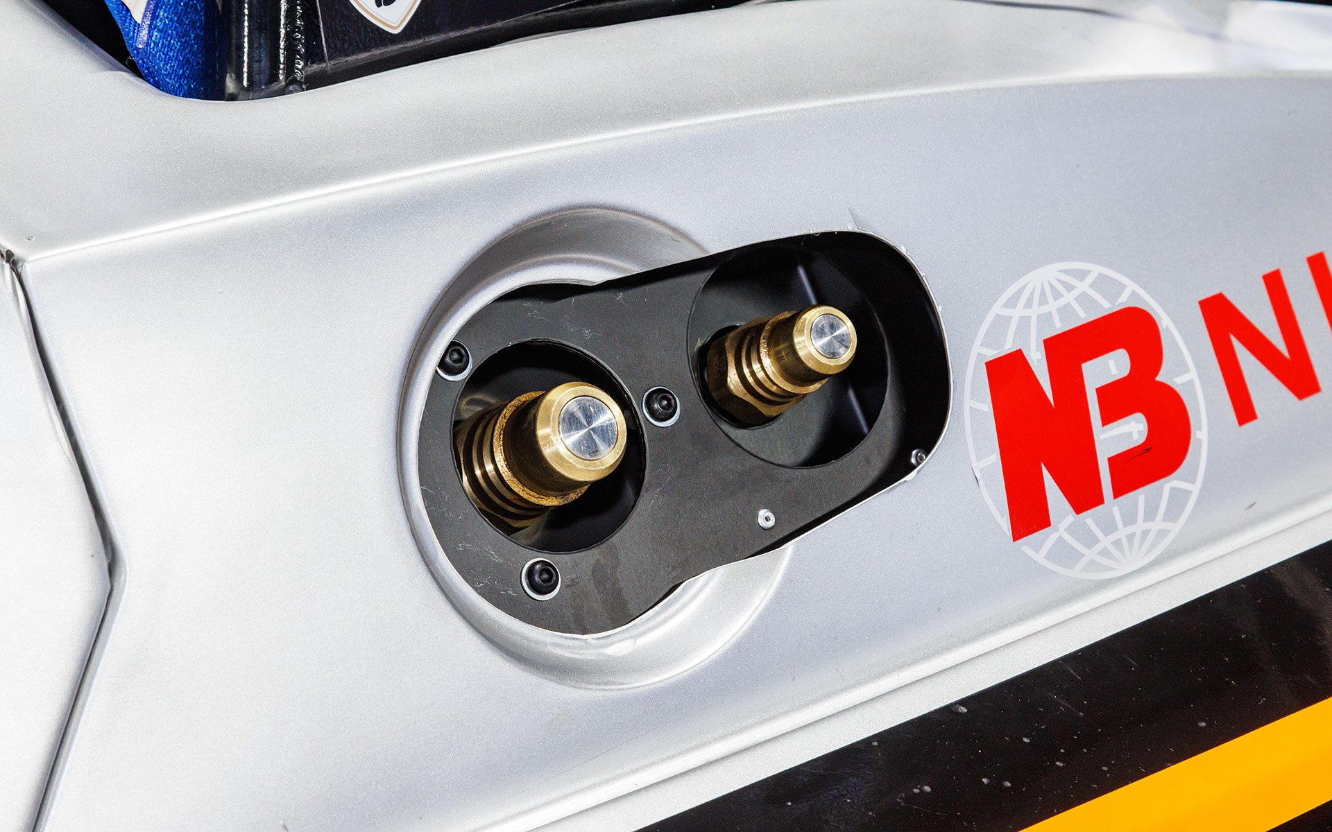 240号車「OPTIMUS☆BBS☆MOMOVITA」で参戦するTeam Phoenixのピット