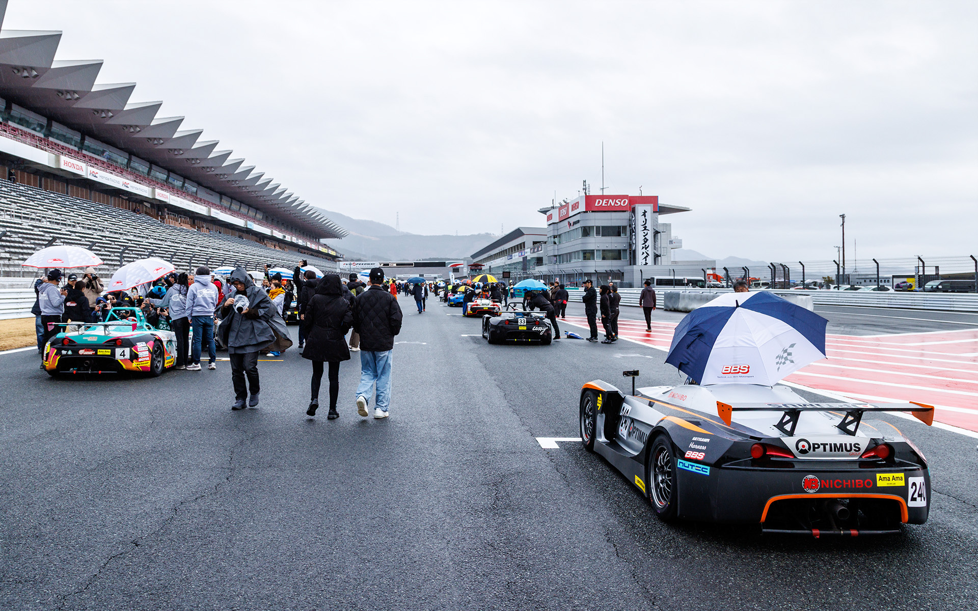 VITA-01 Ama-Amaクラス参戦がわかるステッカーが貼られる