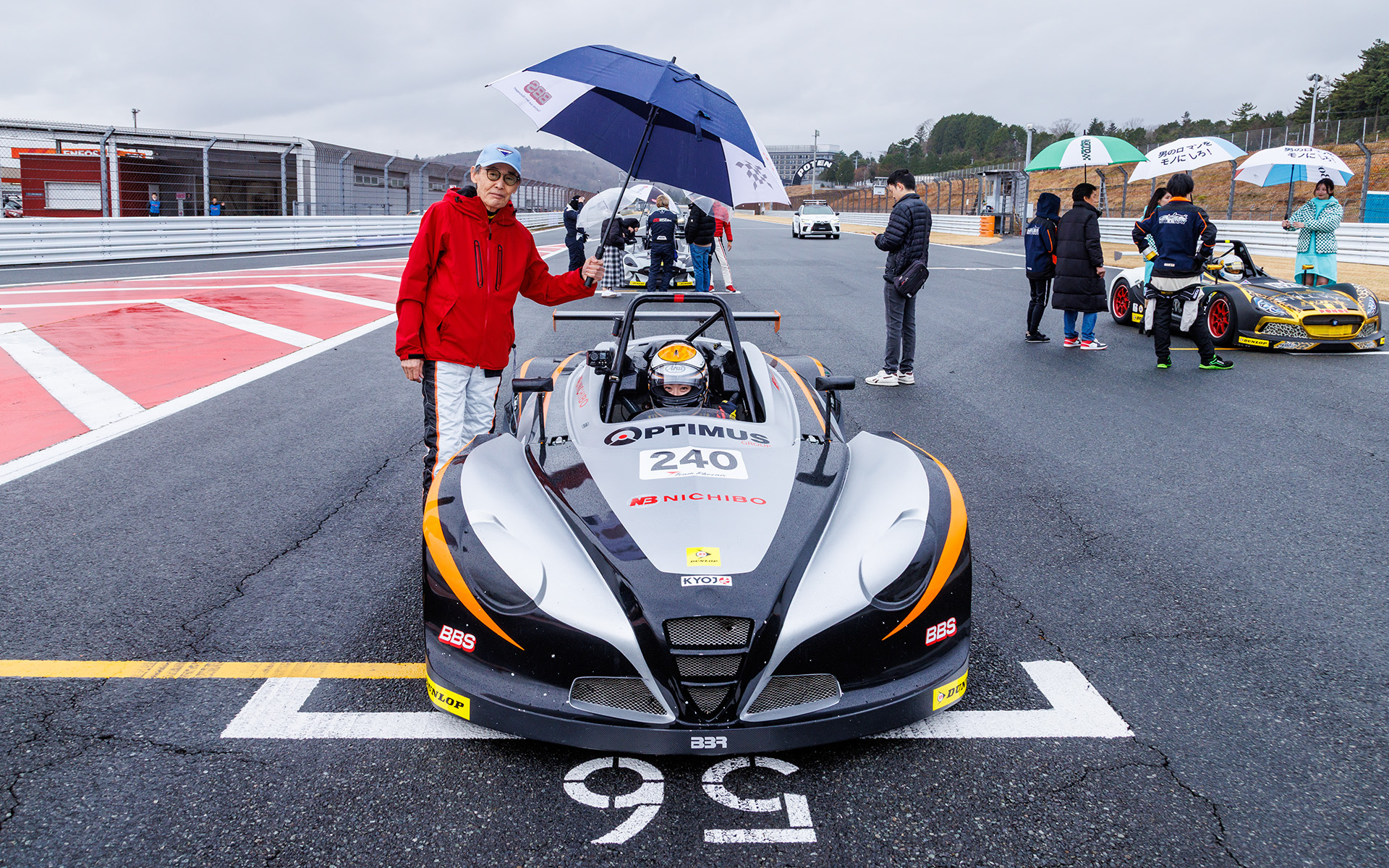 1番グリッドは空白のため56番グリッドからのスタート