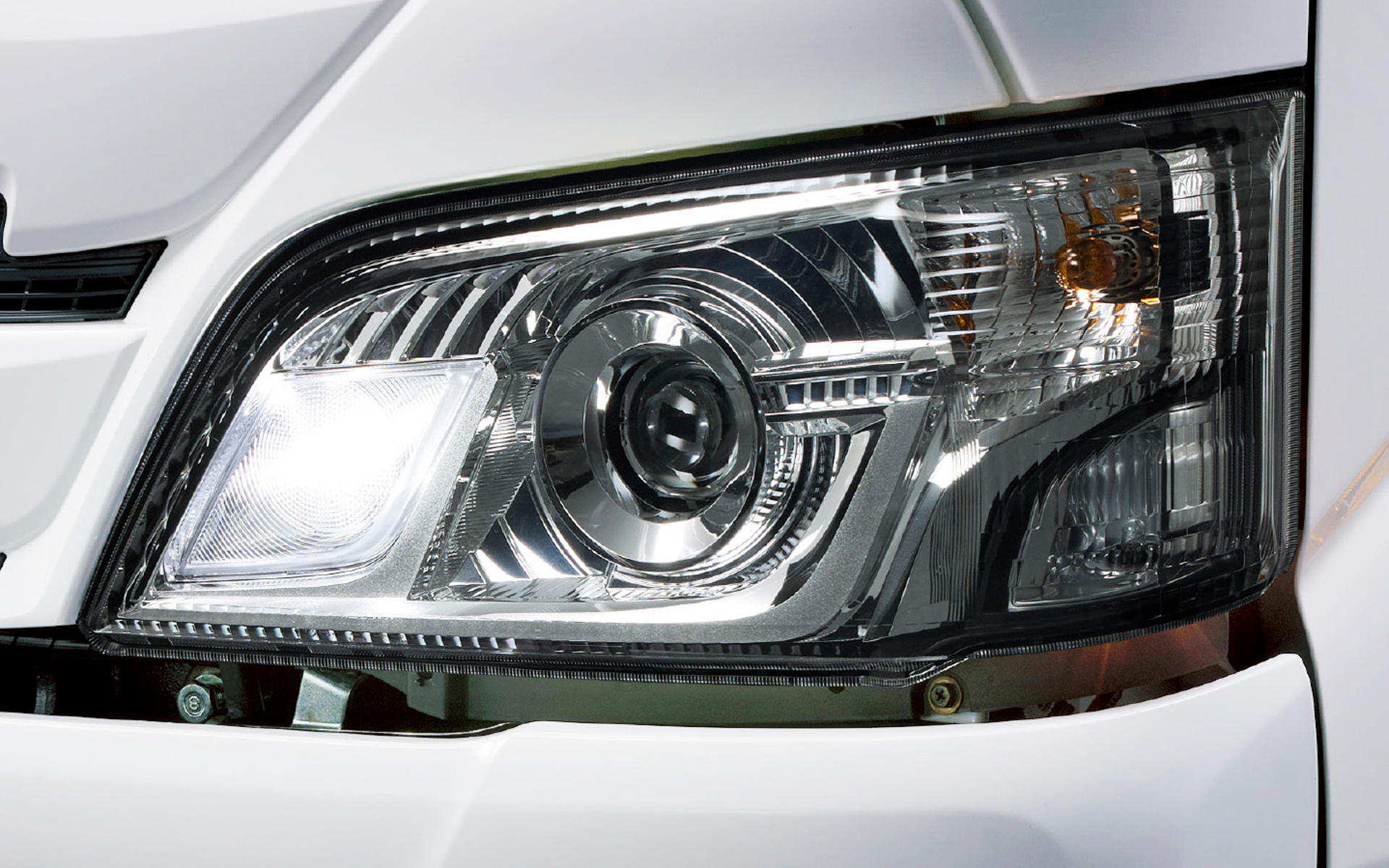 LEDデイタイムランニングライト（昼間走行灯）が全車標準設定となった