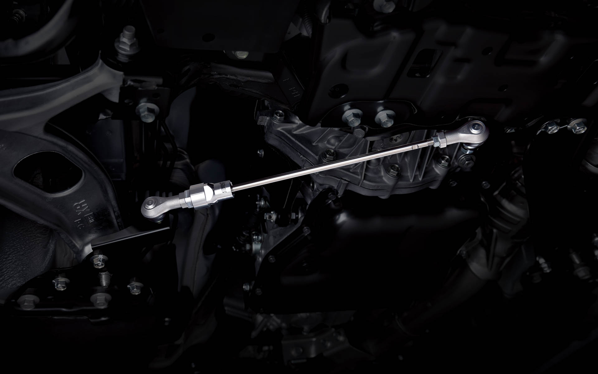 フレキシブルドロースティフナーも装着される