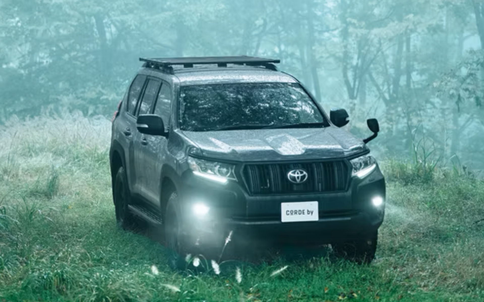 ランドクルーザープラド“NEWSCAPE”（グラファイトグレーモデル）