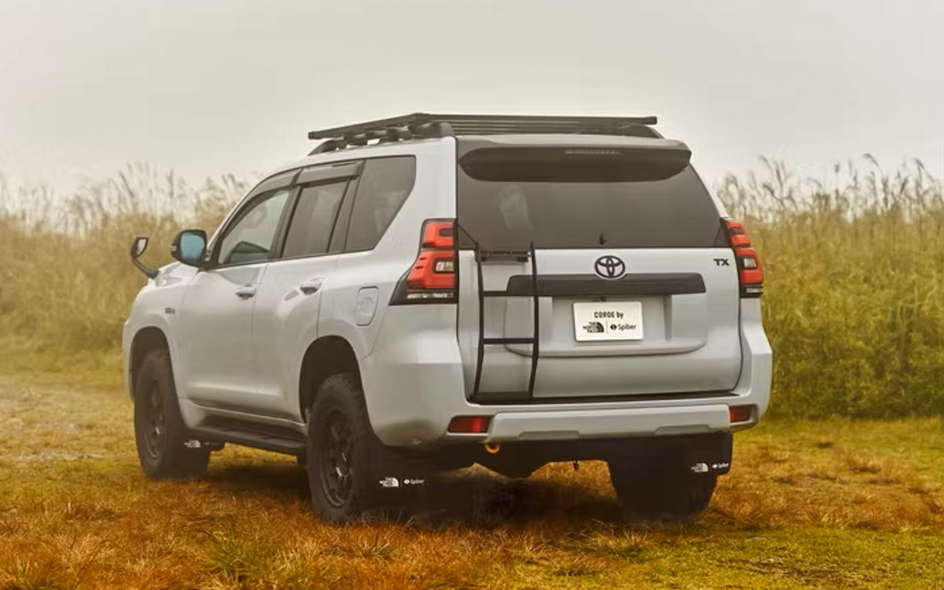 ランドクルーザープラド“NEWSCAPE”（メルドグレーモデル）