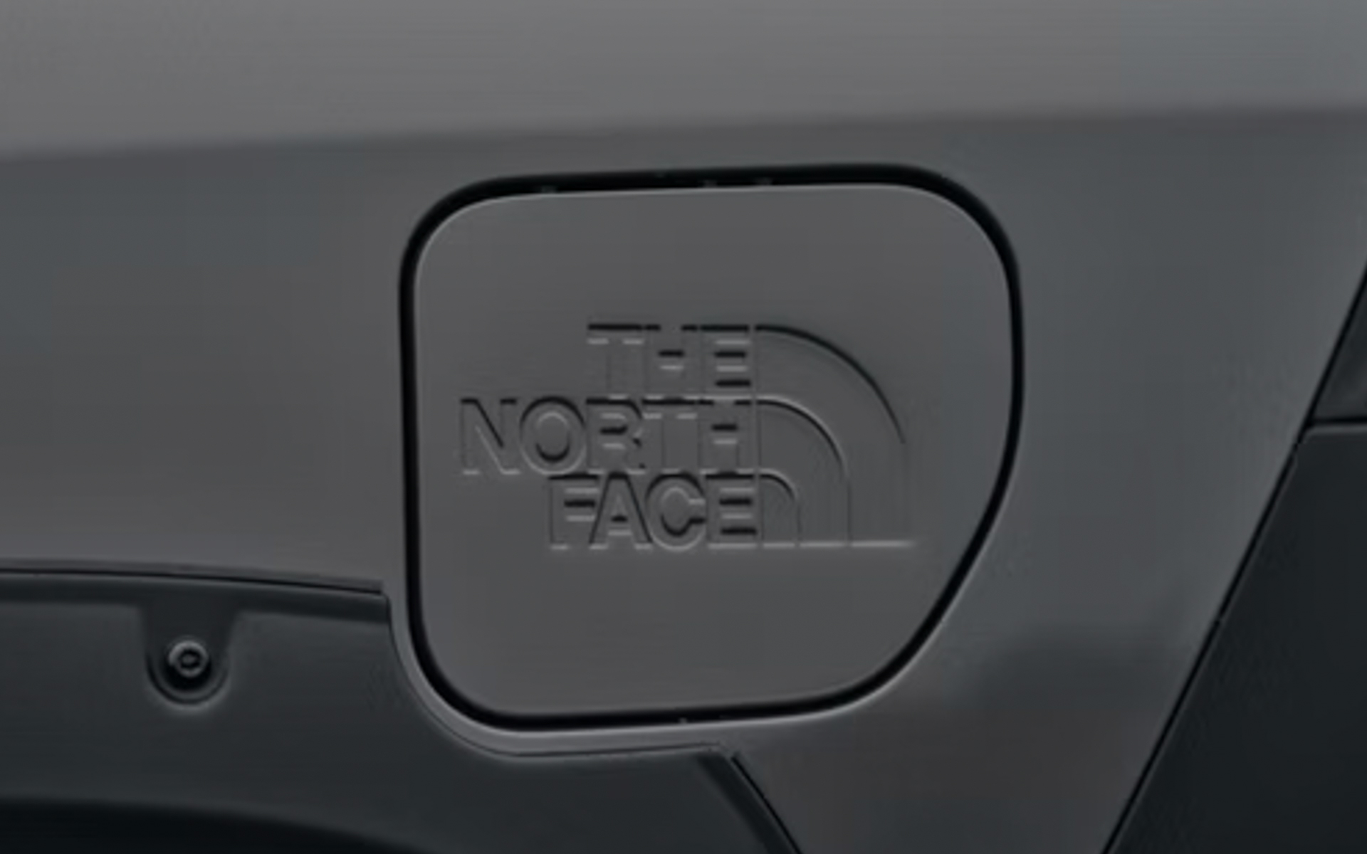 フューエルリッドには「THE NORTH FACE」のロゴが刻印される