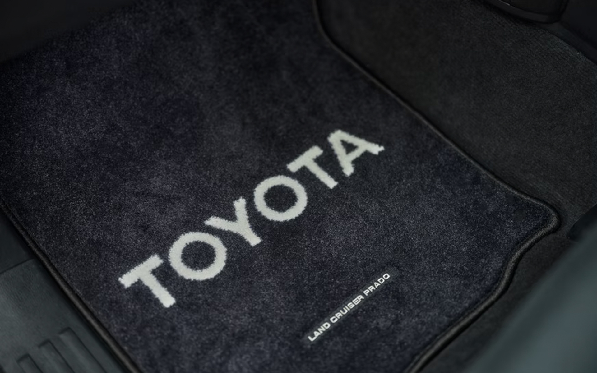 TOYOTAロゴ入りオリジナルフロアマット