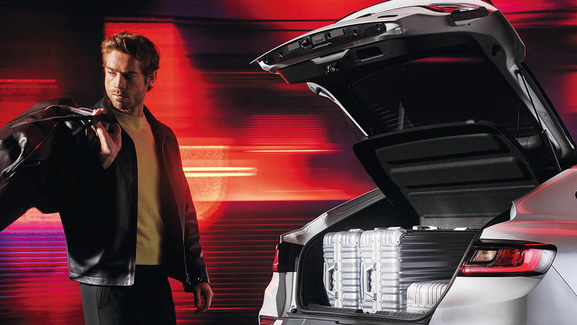 アルカナ エスプリ アルピーヌにパワーテールゲートを新採用