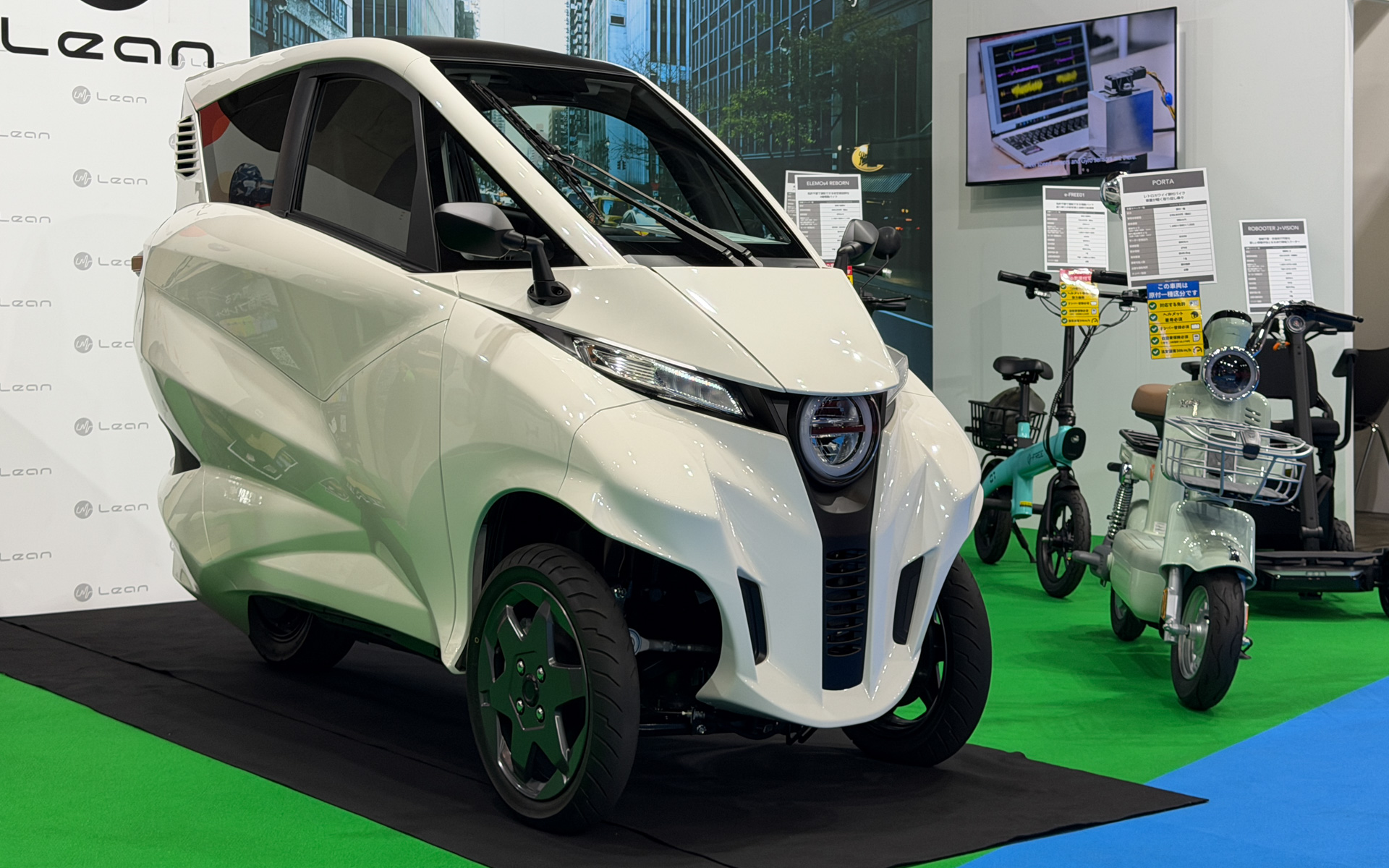 前2輪操舵・後1輪駆動の3輪構造を採用する「Lean3」