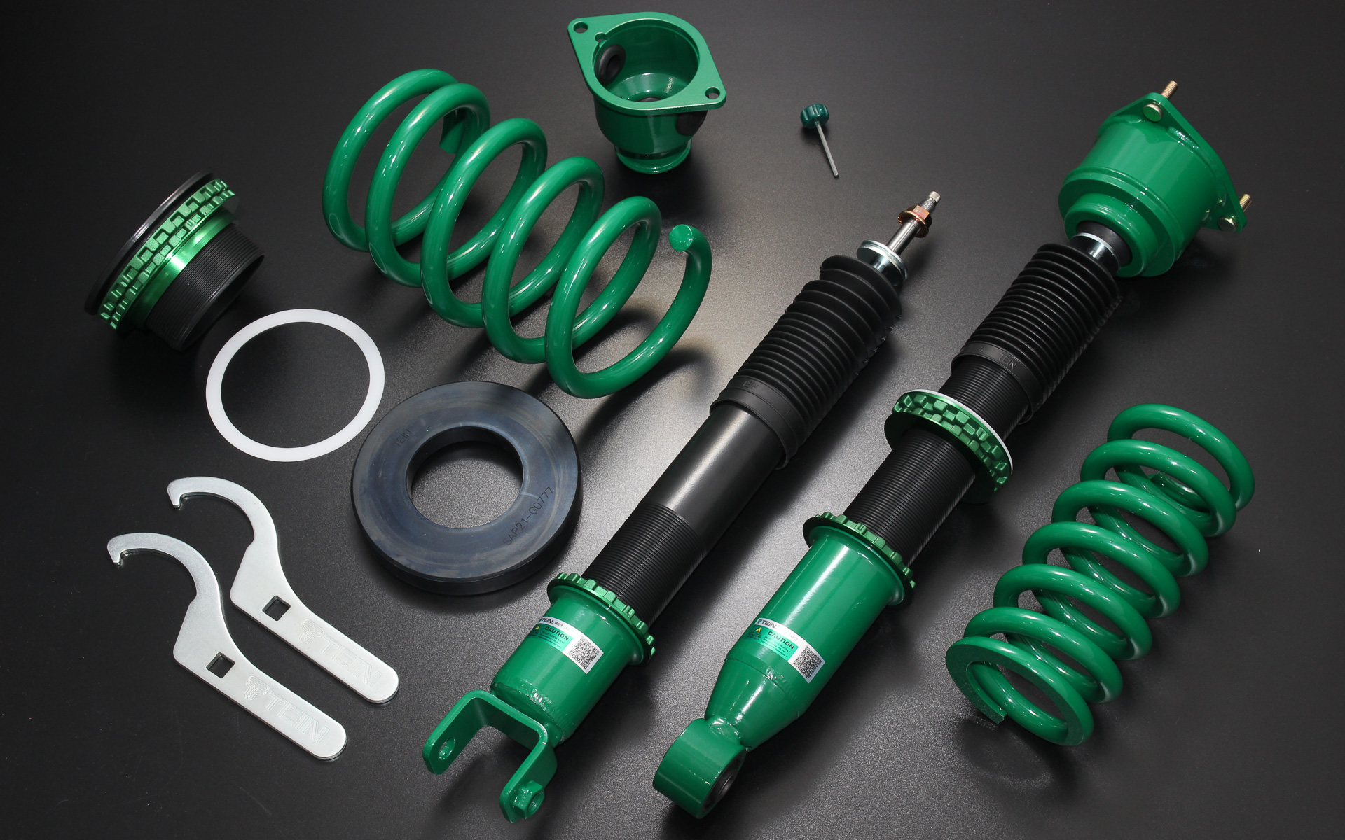 全長調整式サスペンションの「FLEX Z」（左）と「MONO RACING」（右）