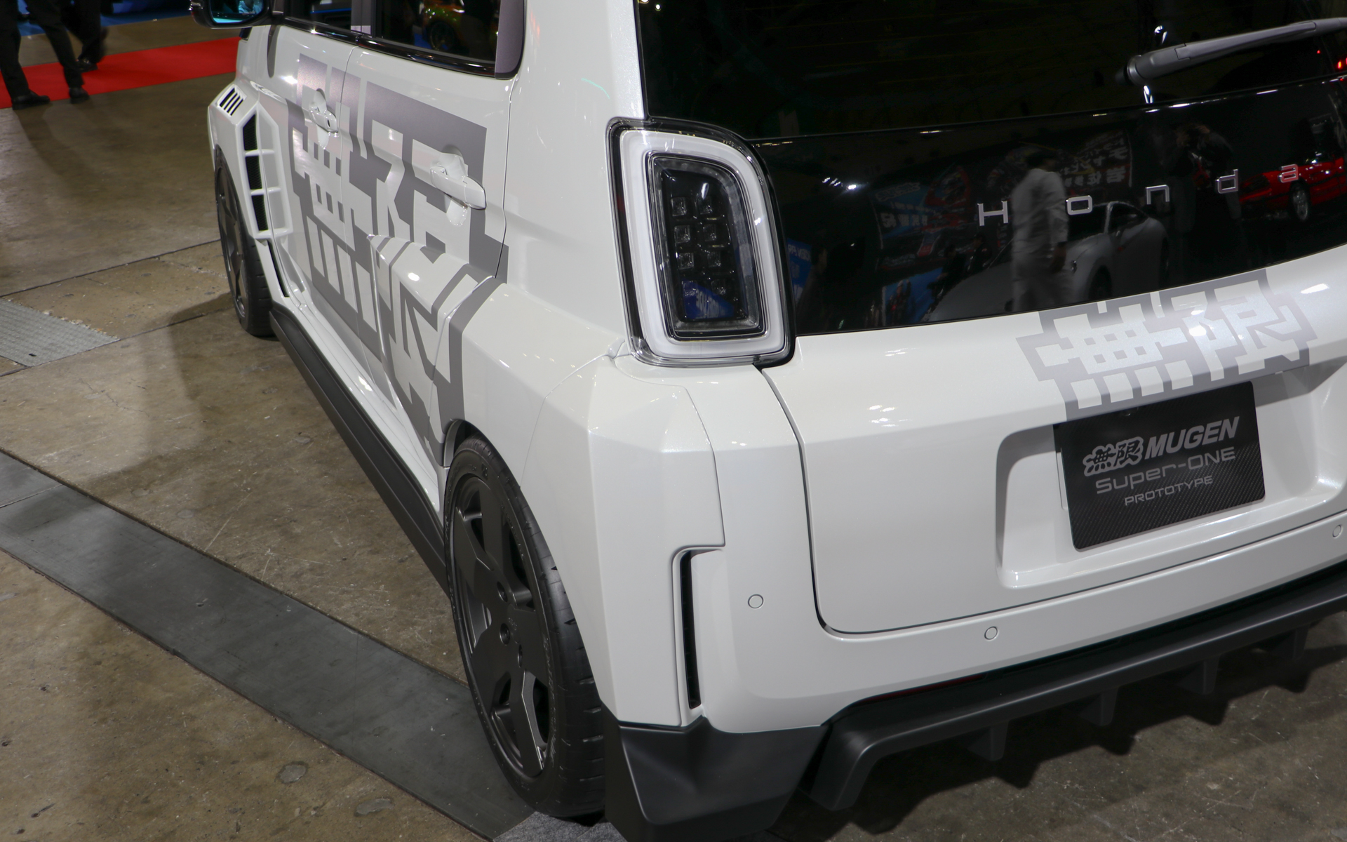 前後ともさらにワイドなフェンダーを装備