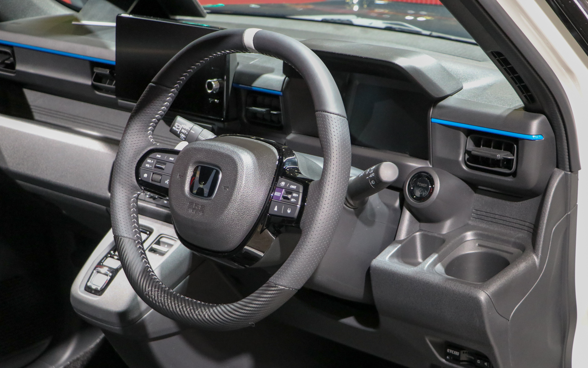 ステアリングも無限オリジナル