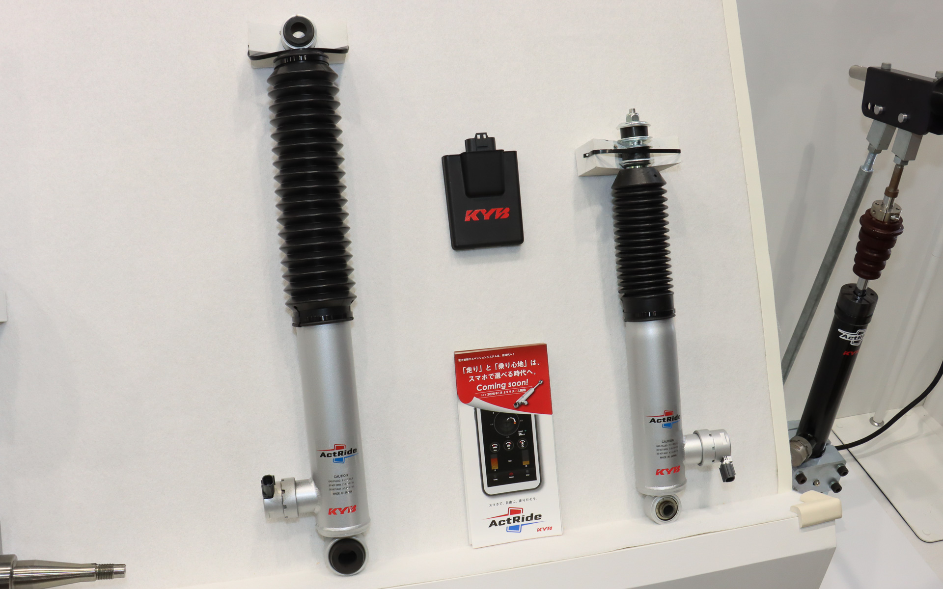 1月6日に発売されたActRideのトヨタ自動車「ハイエース/レジアスエース（200系）」対応モデル