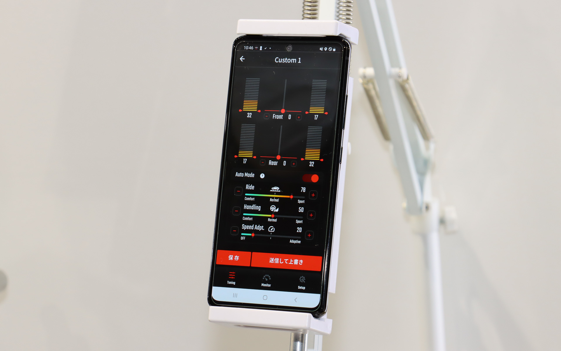 スマホアプリの「ActRide App」ではタッチ操作でダンパーの減衰力を変更したり、各ダンパーの作動状況を表示したりできる