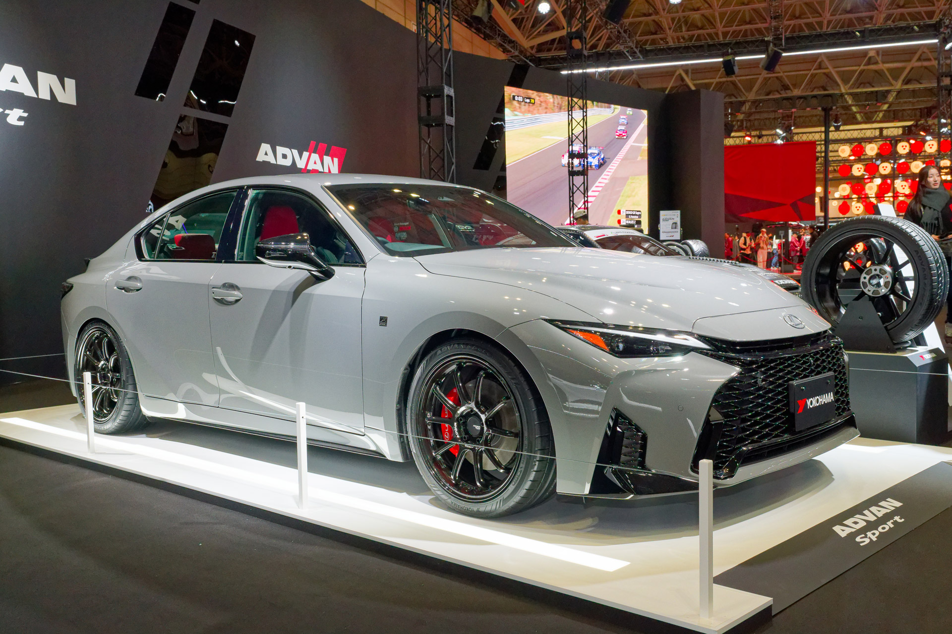 同V107を装着したレクサスの新型IS