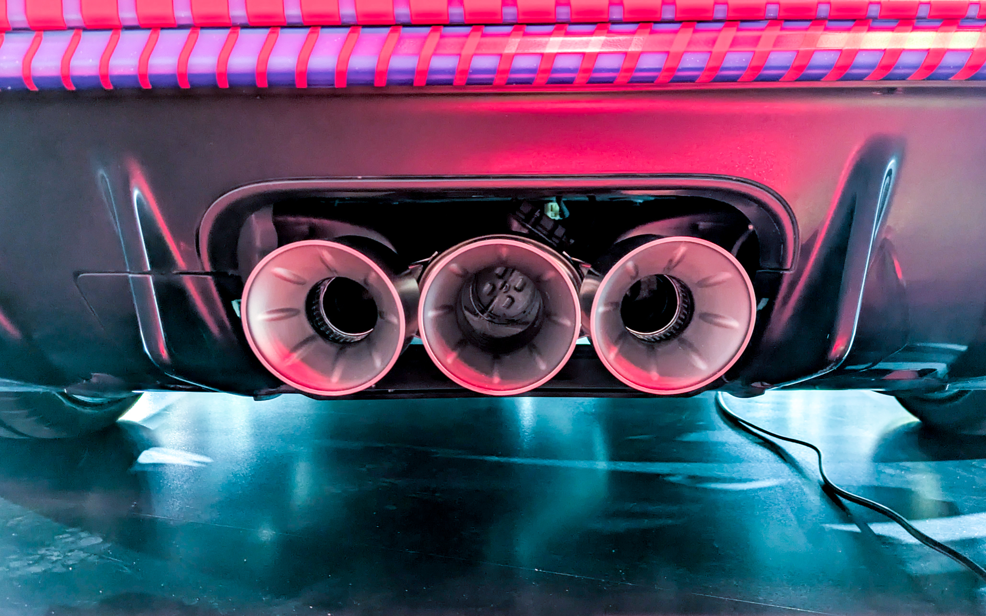 開発中のエキゾーストシステムはアクラポビッチ製とのこと