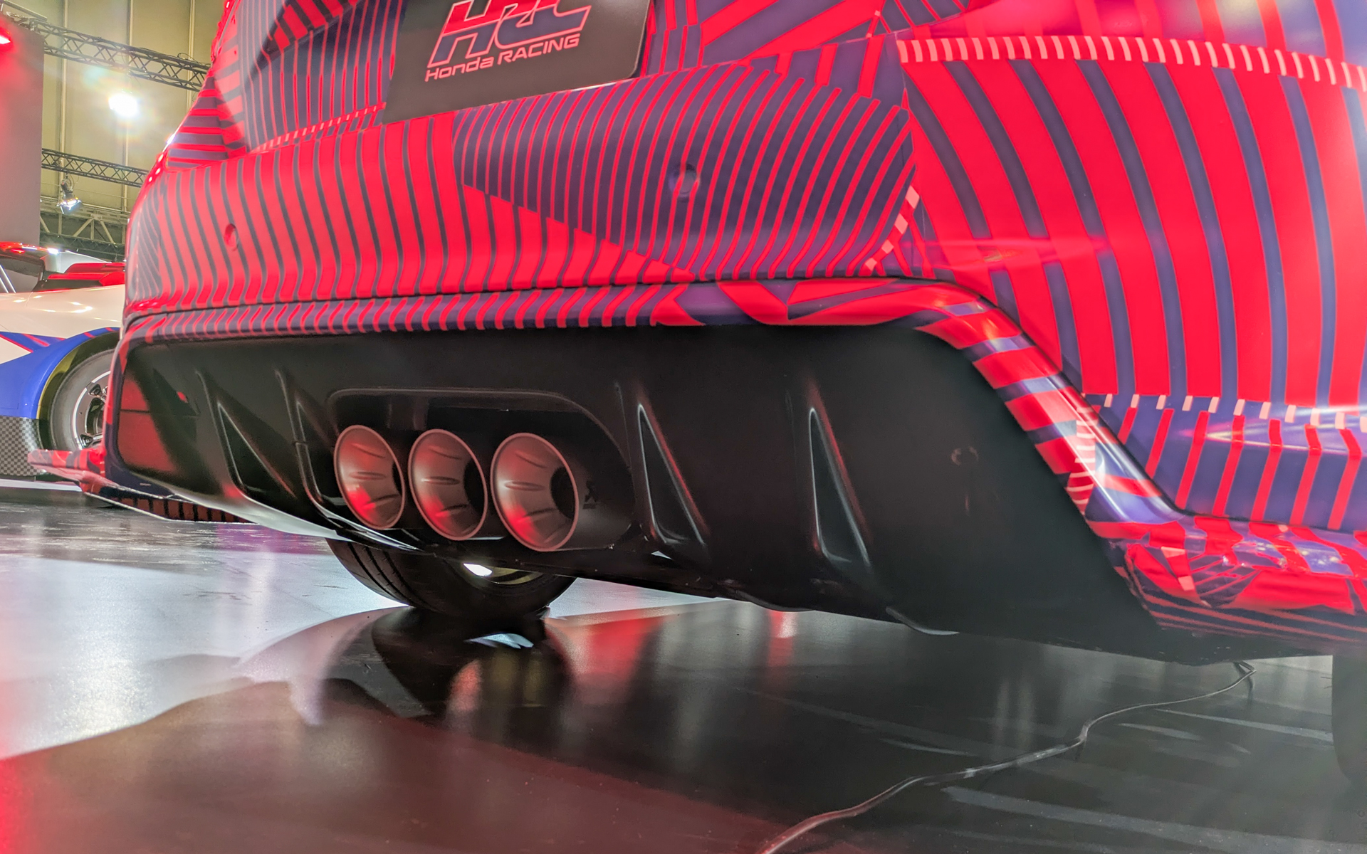 開発中のエキゾーストシステムはアクラポビッチ製とのこと