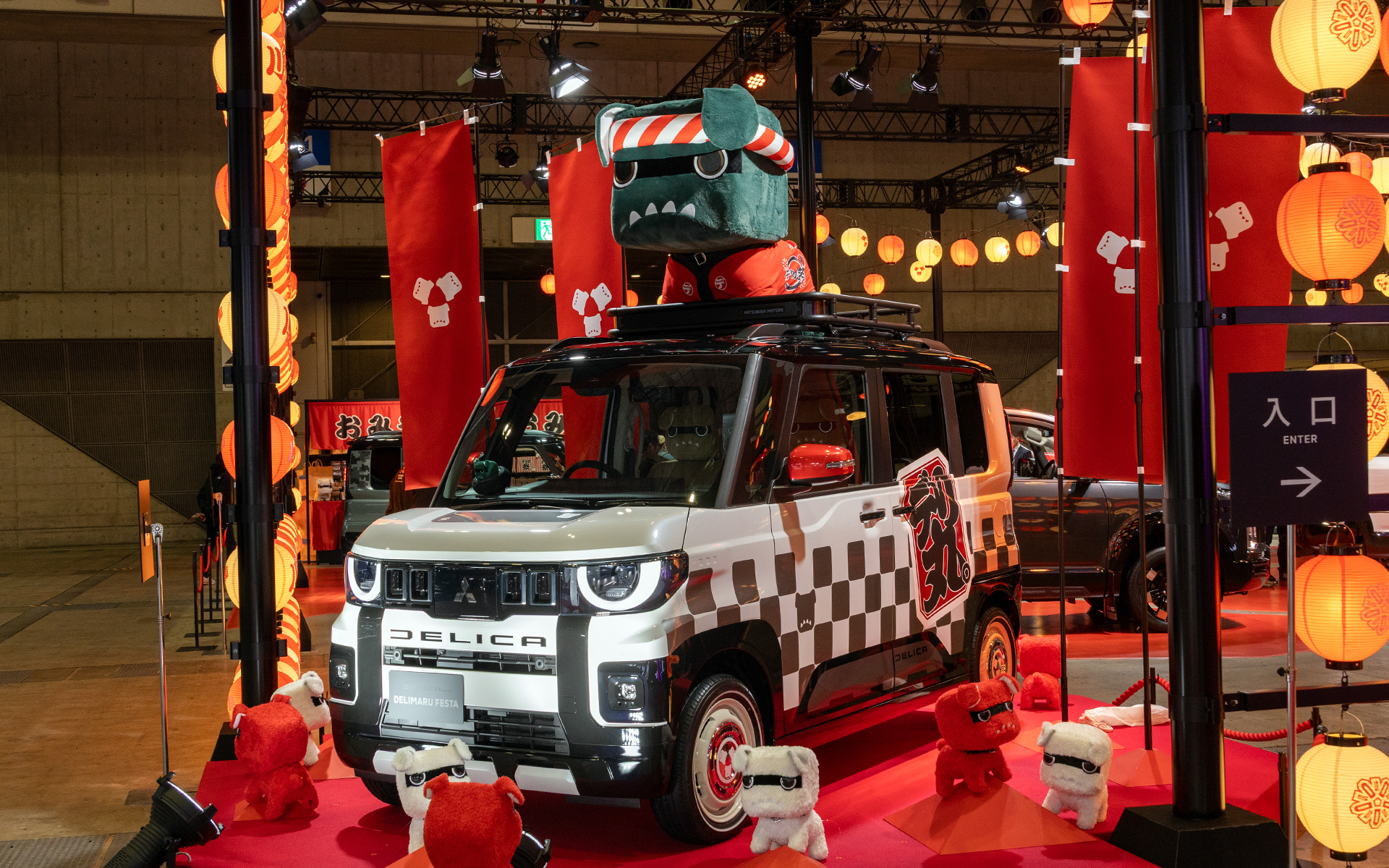 ブースのシンボルにもなっているデリカミニDELIMARU FESTA
