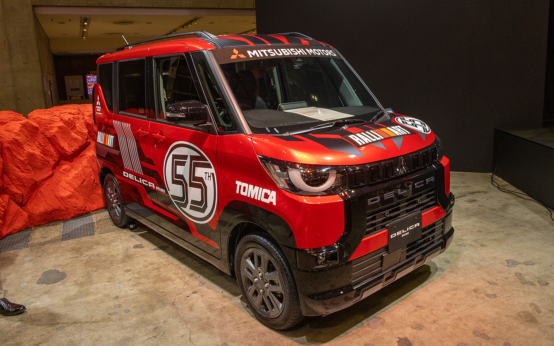 デリカミニ トミカ55周年仕様の実車版