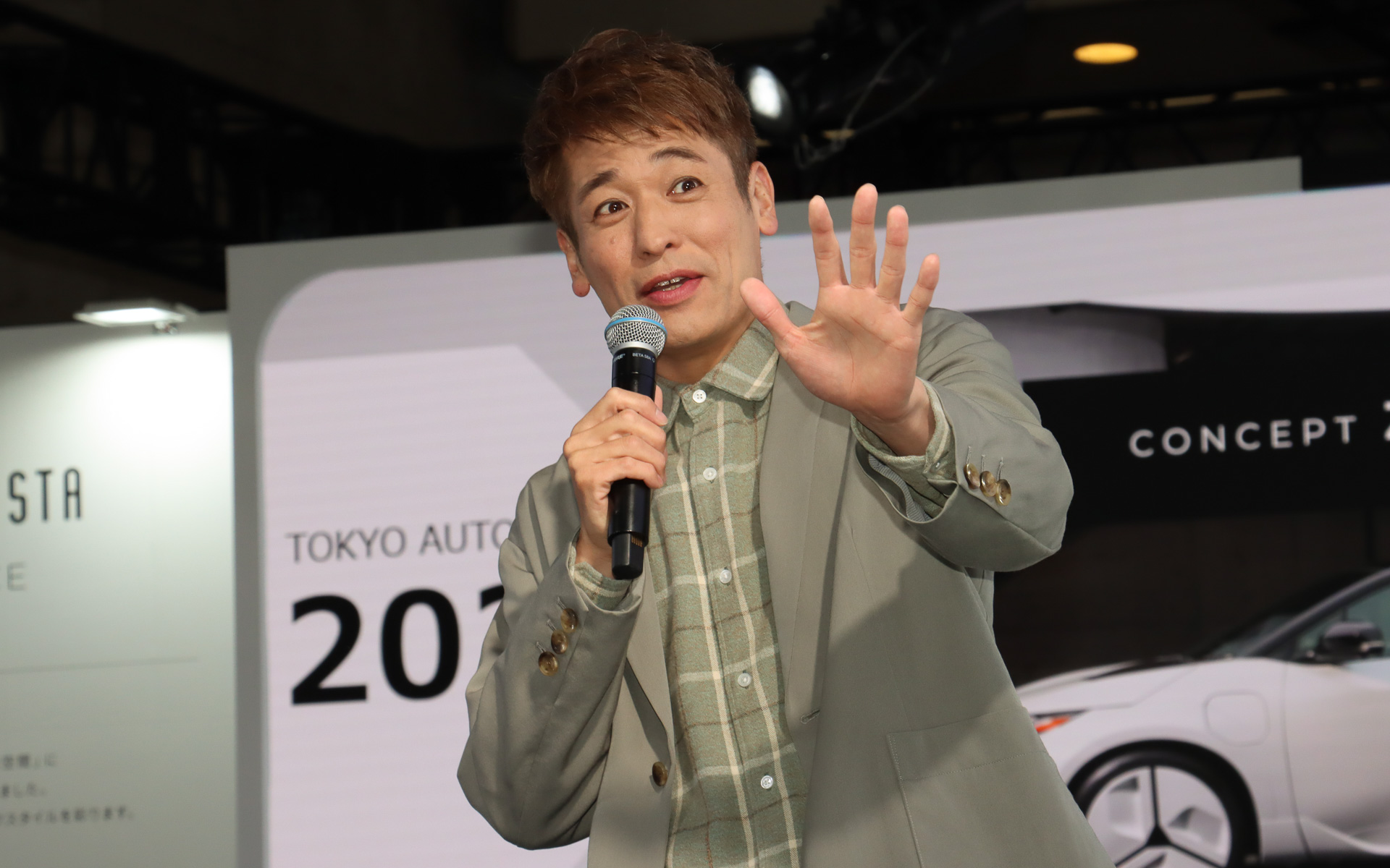 佐藤さんはこれまでアルファードばかり3台乗り継いできたという