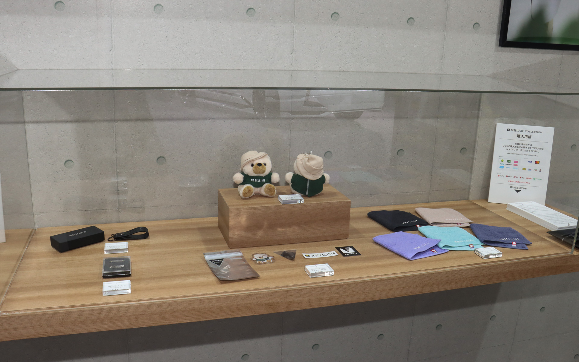 「MODELLISTA COLLECTION」では2026年の新作アイテムである「モデクマくんキーチェーン」やモデリスタロゴ入り「今治ハーフハンカチ」などを販売中