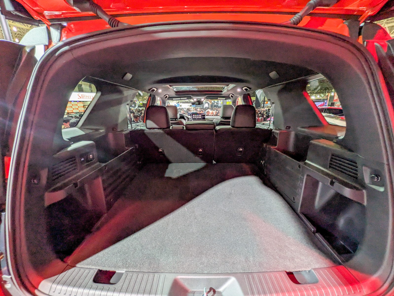 広々としたラゲッジスペース