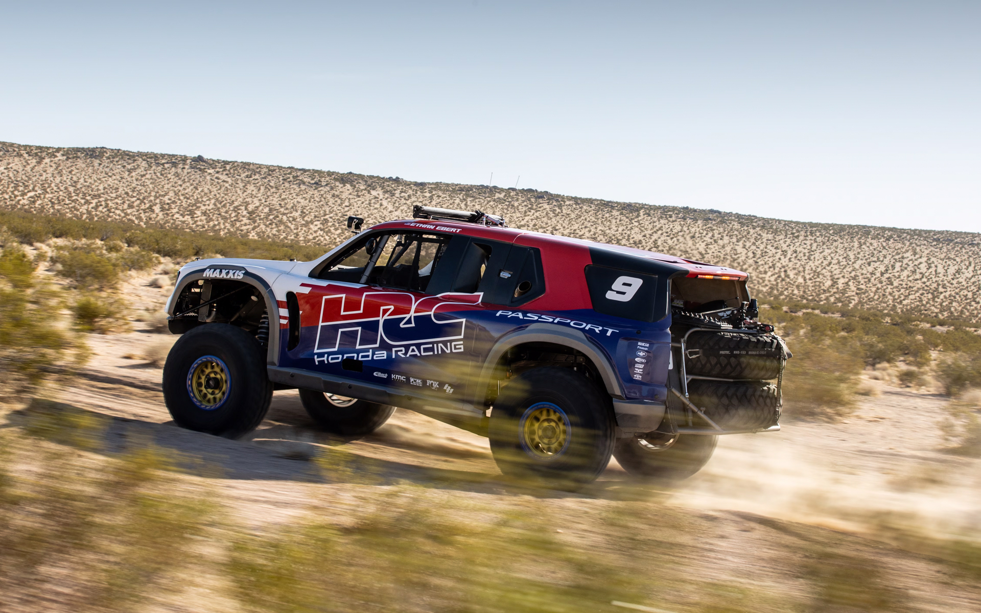 バハラリー選手権に参戦しているパスポートベースのラリーカー