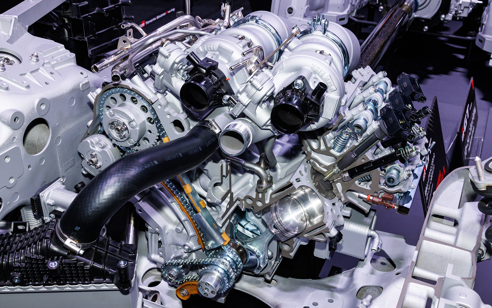 パワートレーンのカットモデルも展示される