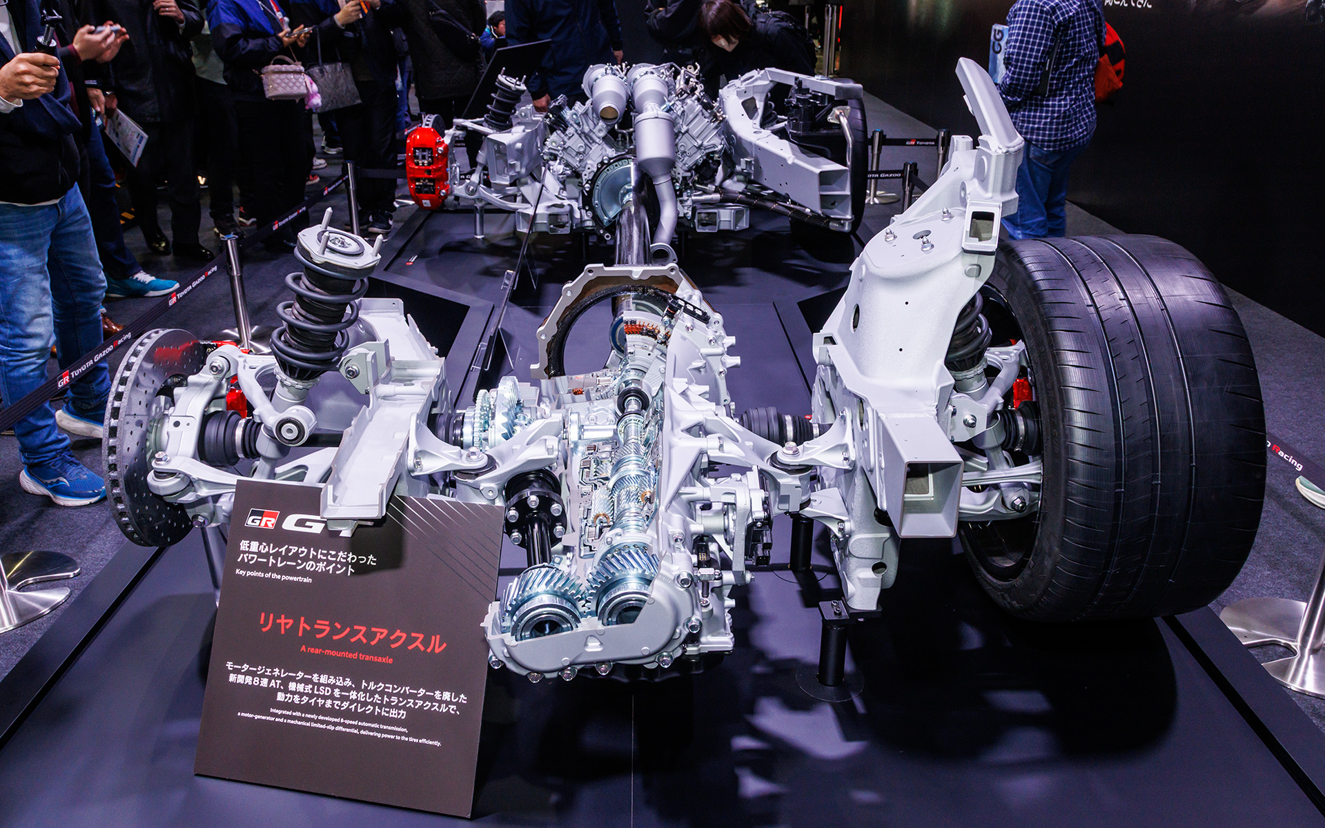 パワートレーンのカットモデルも展示される