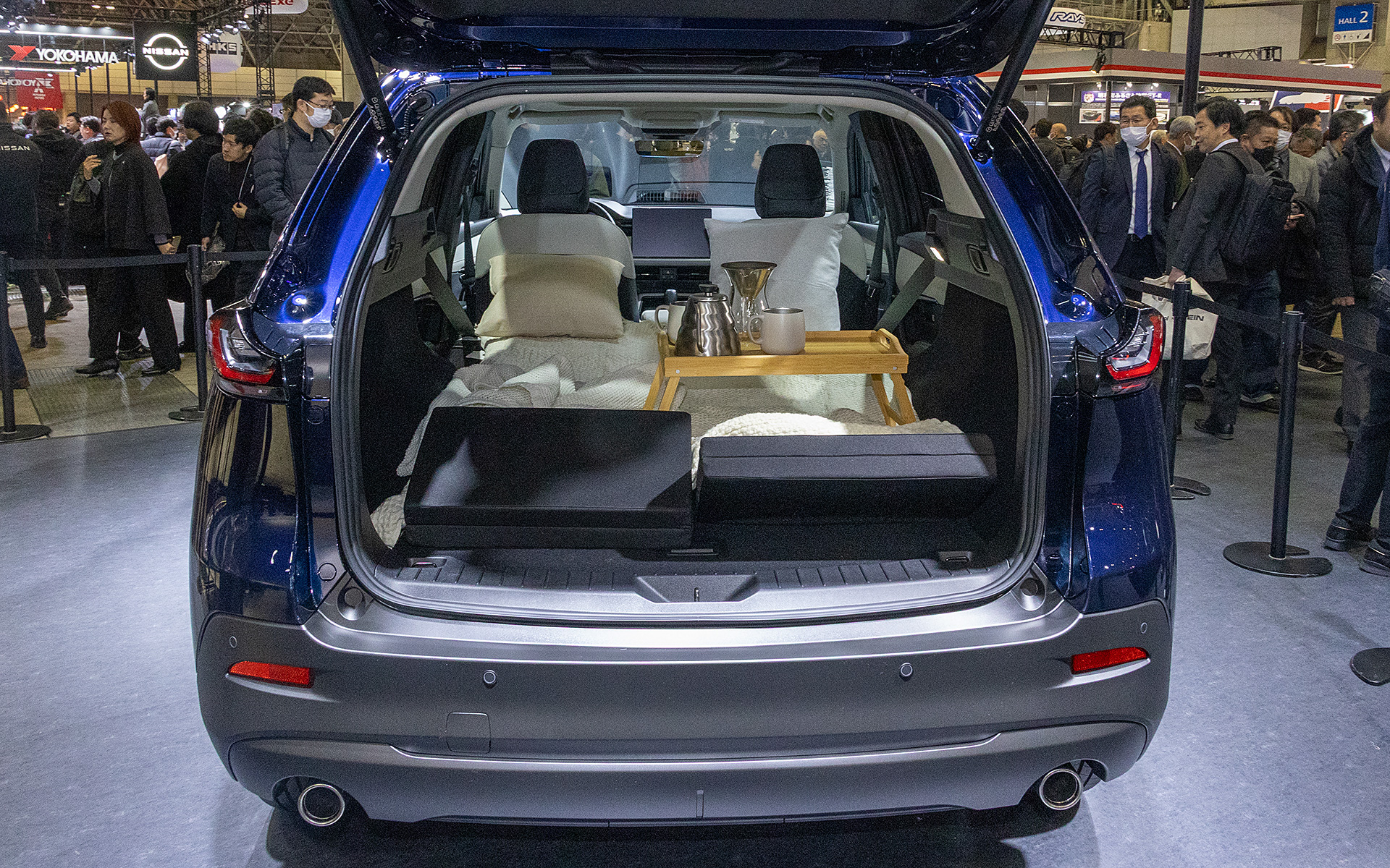 ボディサイズが大きくなったので、このような使い方を提案。デイキャンプやピクニックをイメージした内装アレンジ