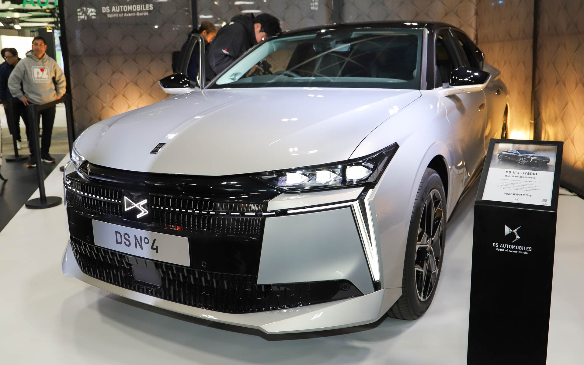 新型N°4（ナンバーフォー）