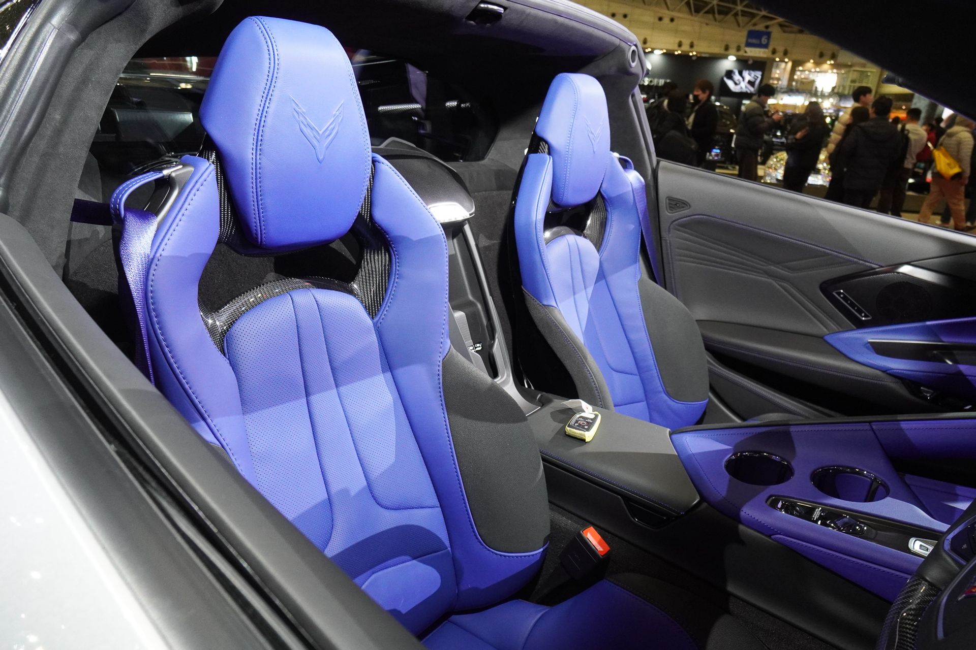 「コルベット Z06 COUPE Santorini Edition」の室内