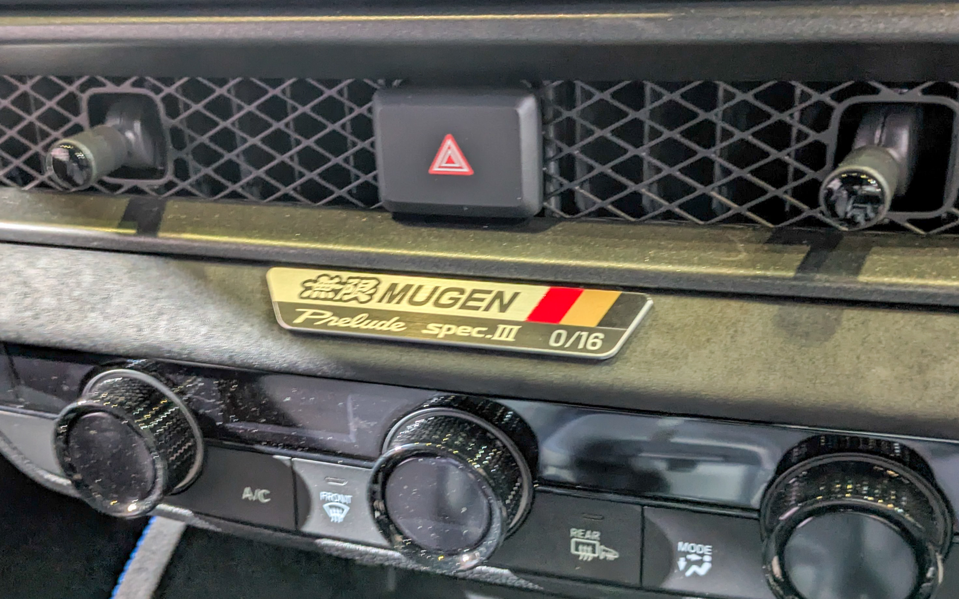 SPEC.III購入者専用アイテムとなるシリアルナンバープレート