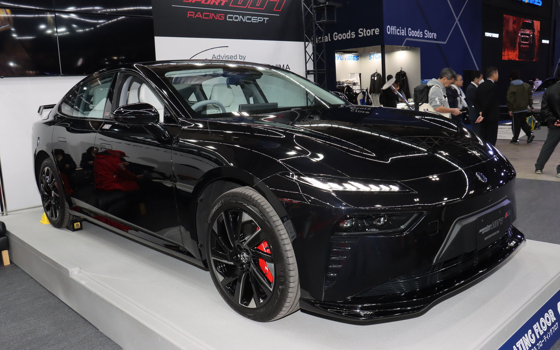 最高出力400kW（540PS）/最大トルク640Nmを発生するパワートレーンと4WDを組み合わせ、0-100km/h加速3.9秒を実現