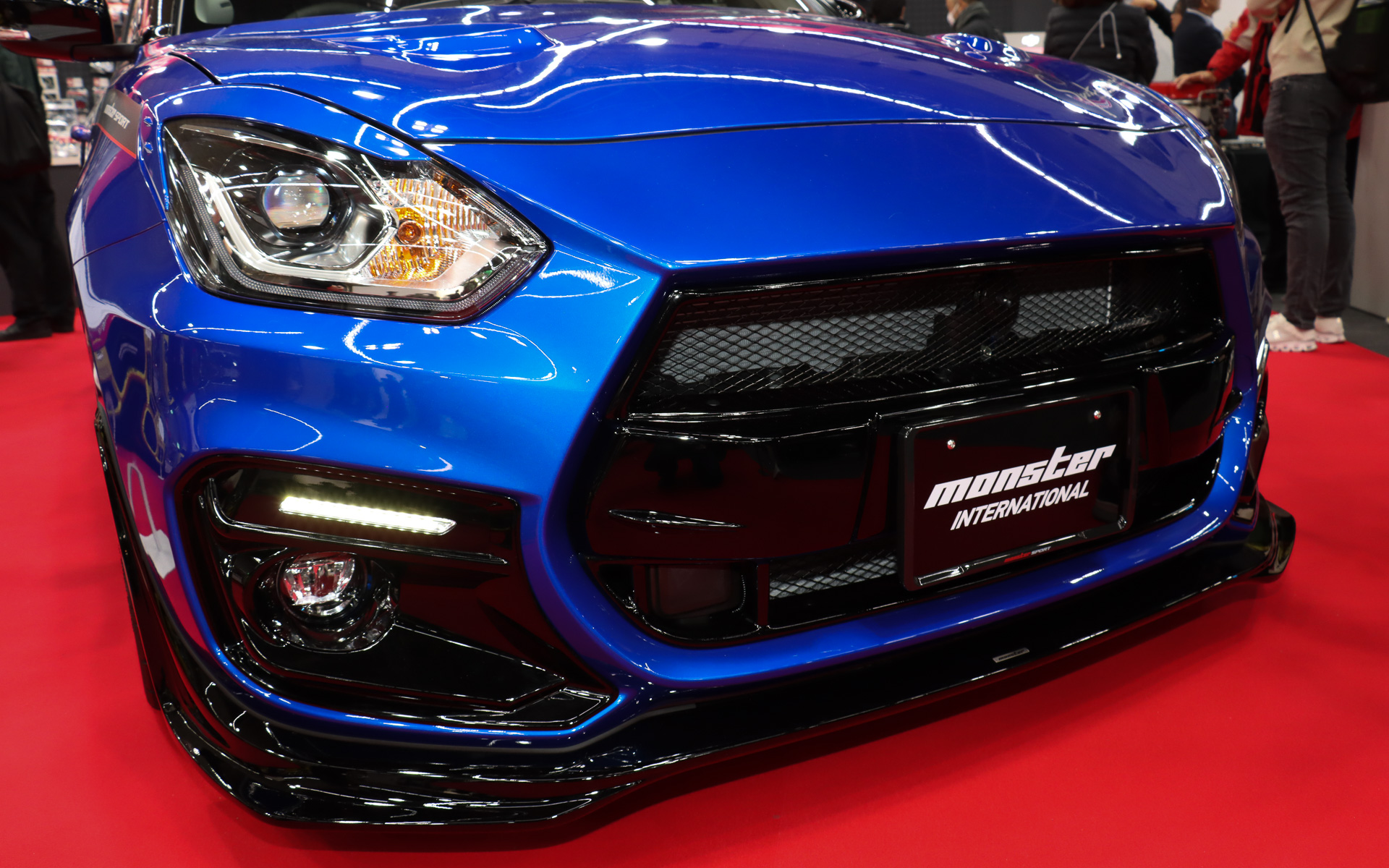 新規開発された「グリルカバー」と「フォグランプベゼル」