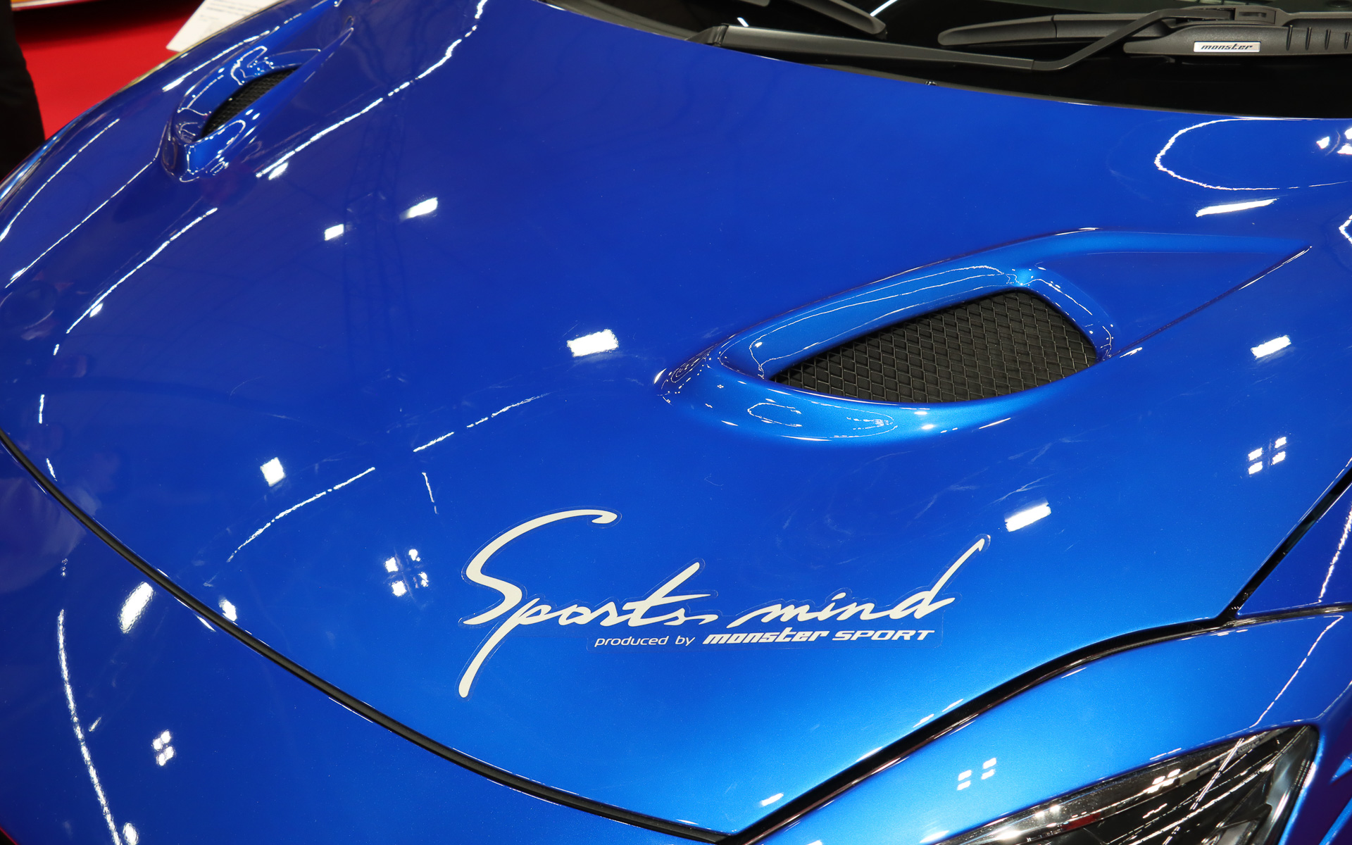 既存製品の「エアアウトレットエンジンフード」