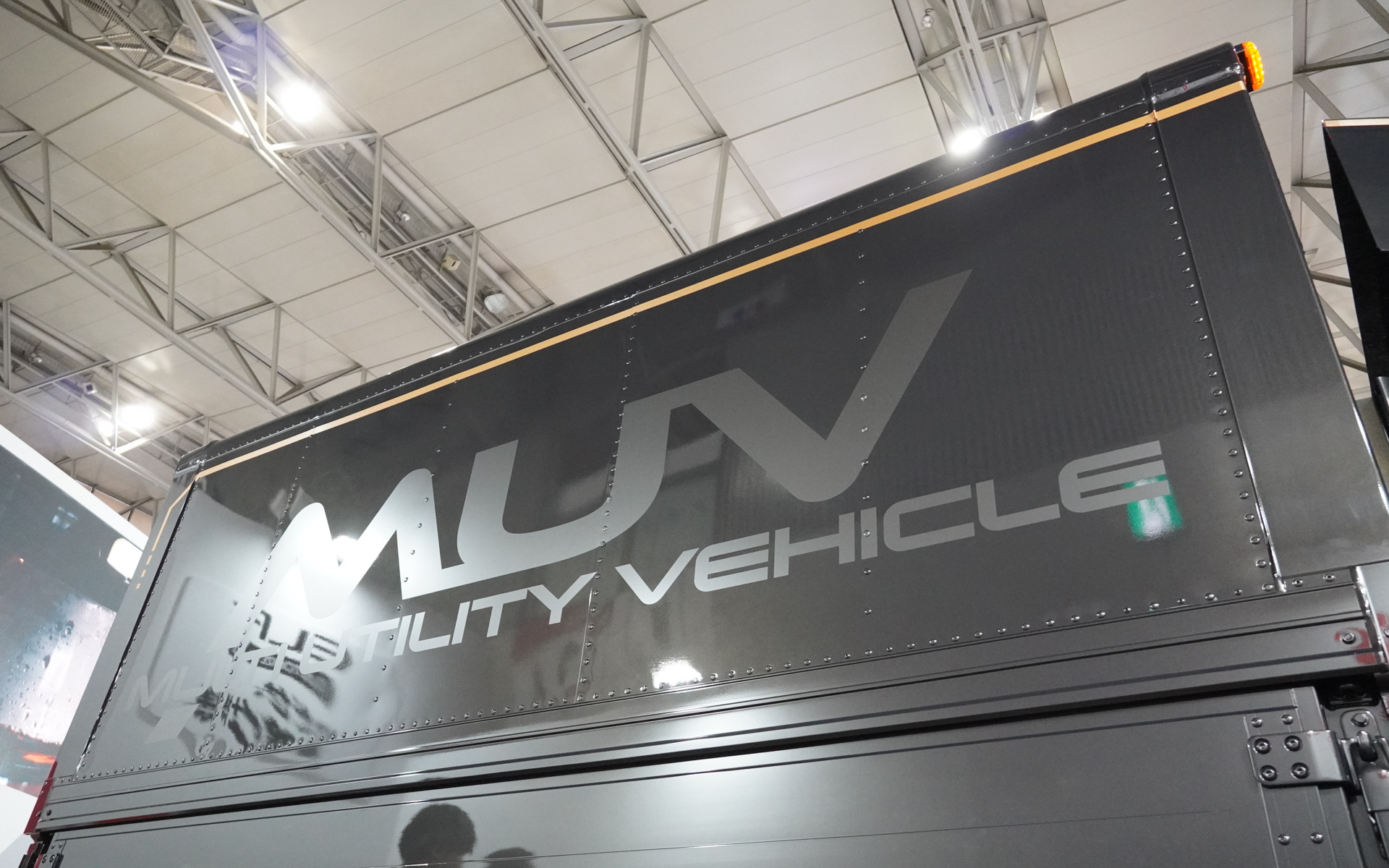 MULTI UTILITY VEHICLEの頭文字で「MUV」