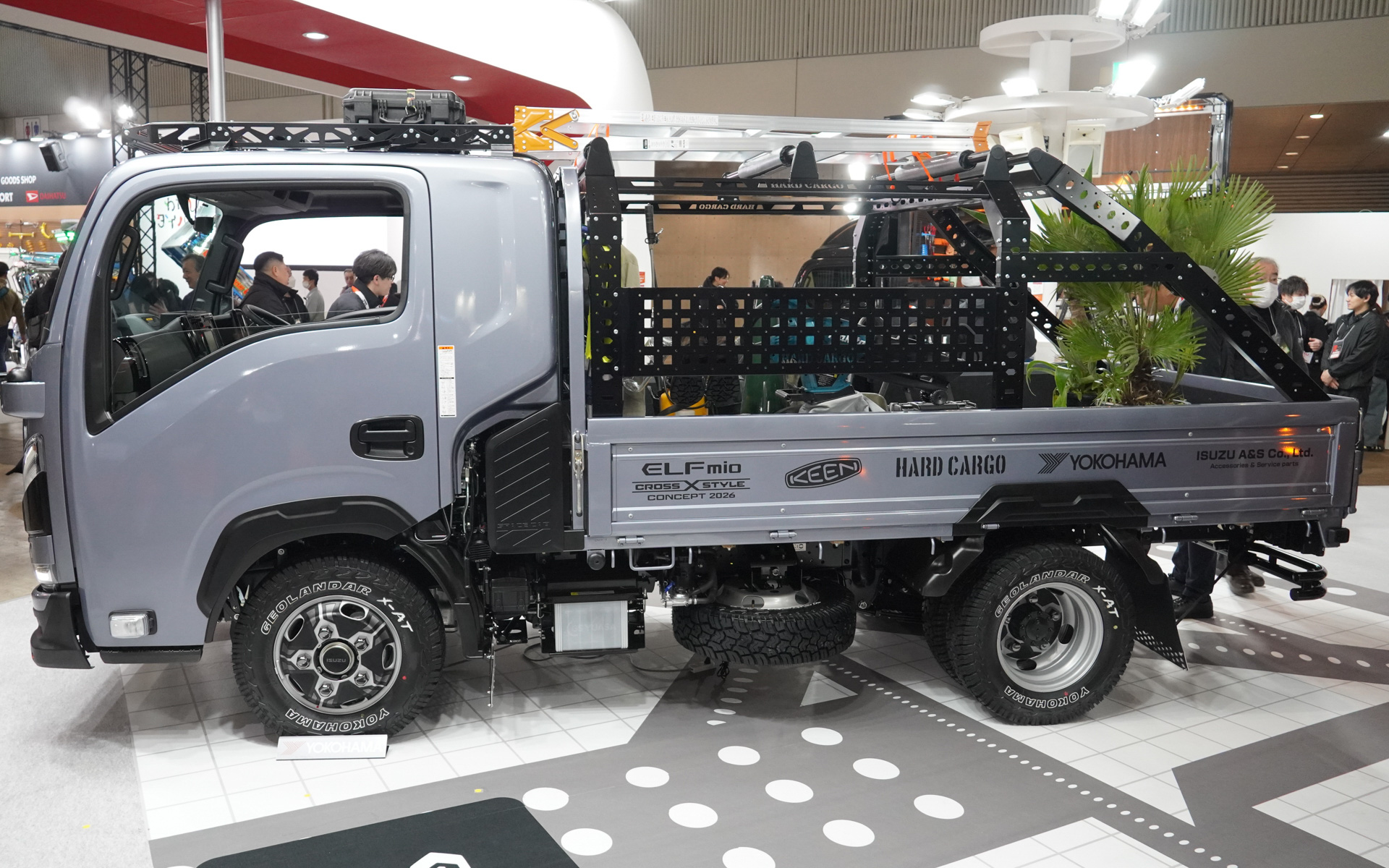 荷台にはハードカーゴのワークキャリアを備える