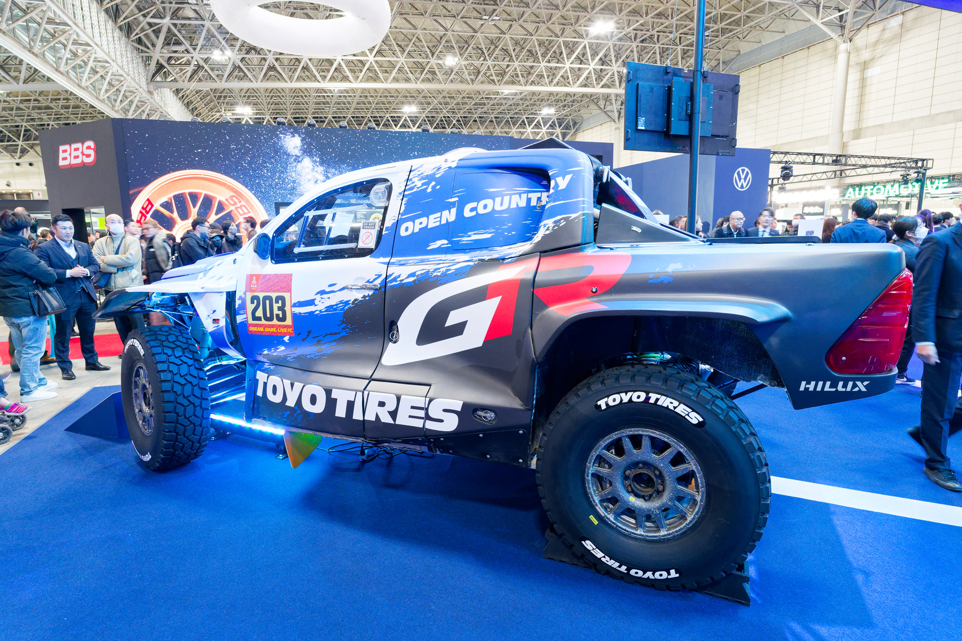 W2RCに参戦予定のトヨタ「ハイラックス」をベースにした「DKR GR Hilux」（レプリカ）