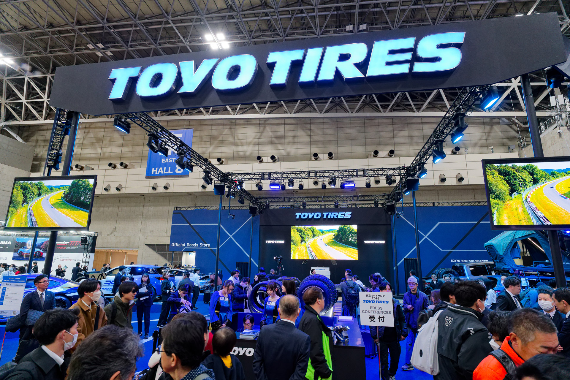 TOYO TIREのブース