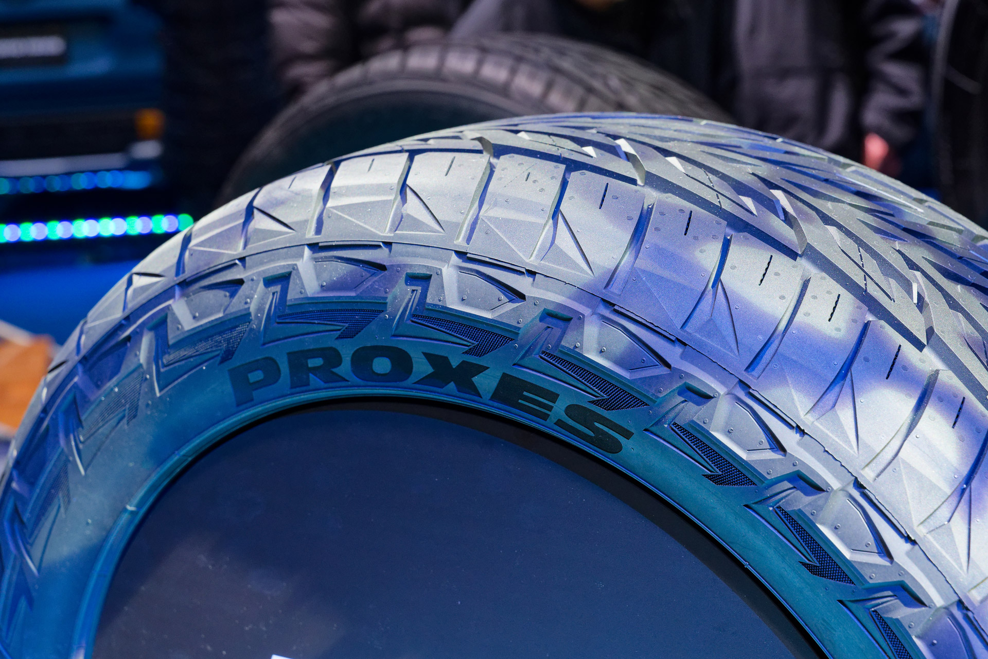 AIをデザインのヒントに活用したというコンセプトタイヤ