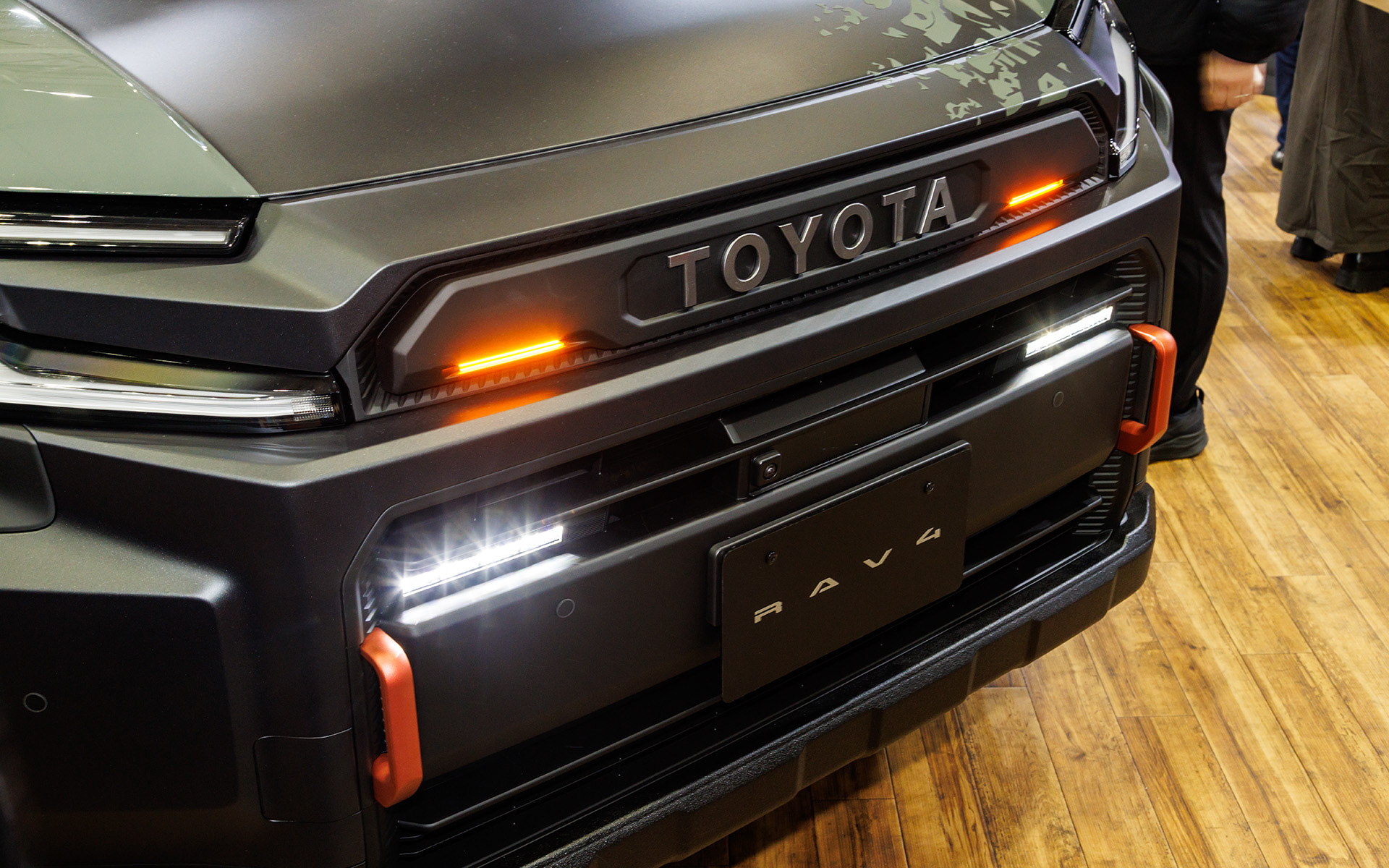 トヨタのオフロードモデルらしさを強調したフロントまわり