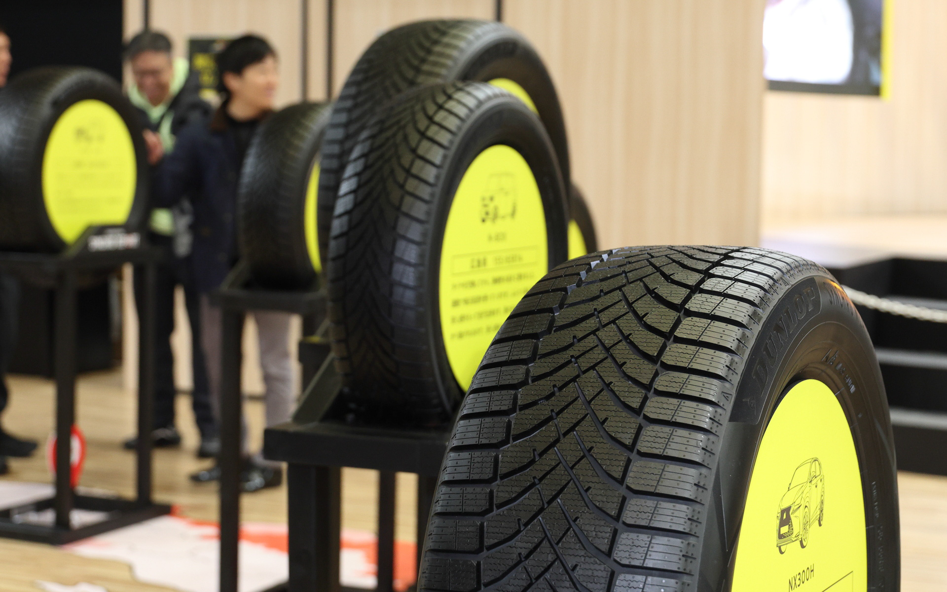 さまざまなサイズのシンクロウェザーが並ぶ「SYNCHRO REPORTゾーン」