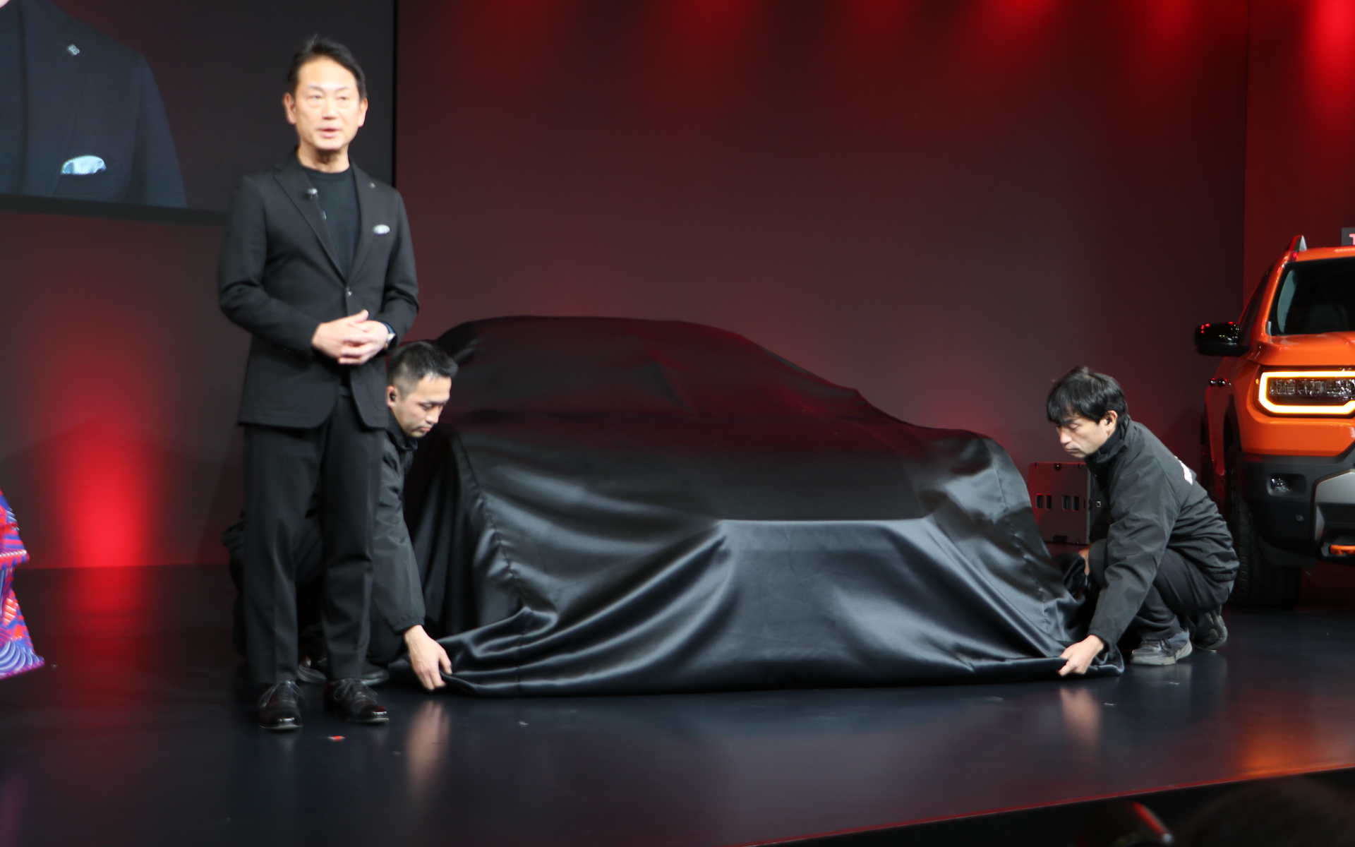 HRCカラーになったプレリュードGTのアンベールを行なった株式会社ホンダ・レーシング 代表取締役社長の渡辺康治氏