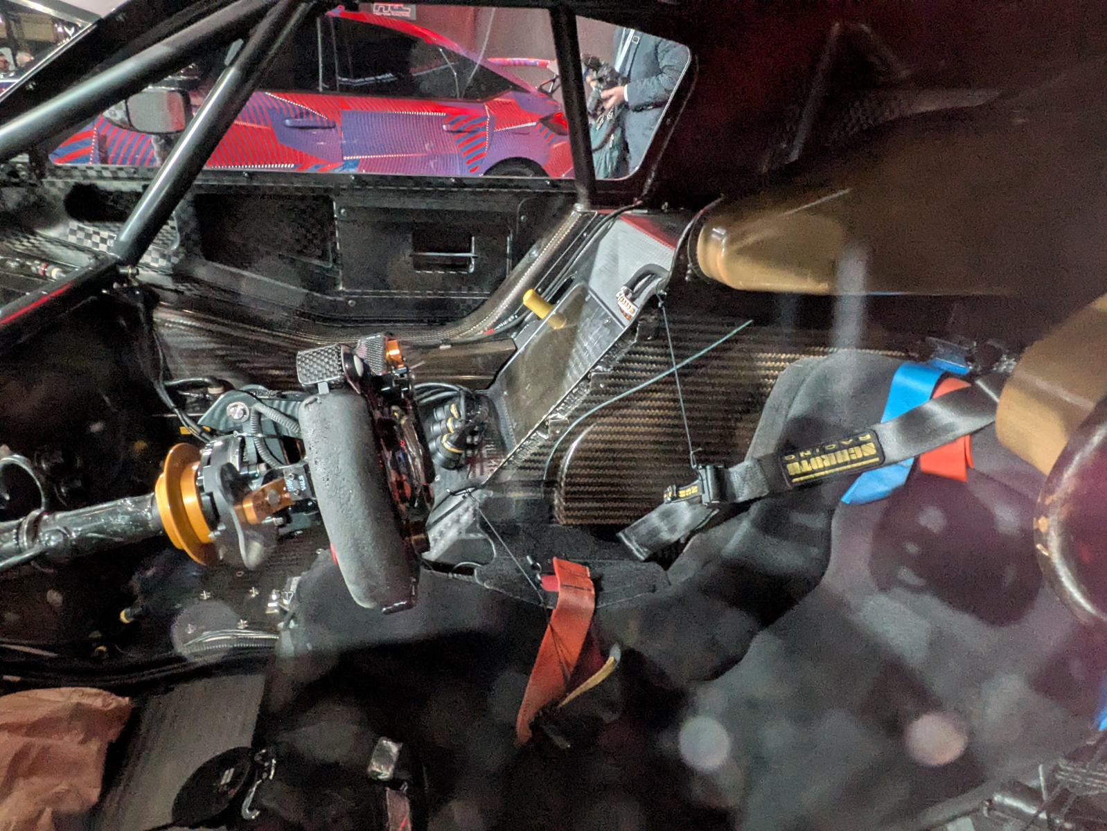 ドアは開けられなかったがアクリルウインドウ越しにコクピットも確認できた