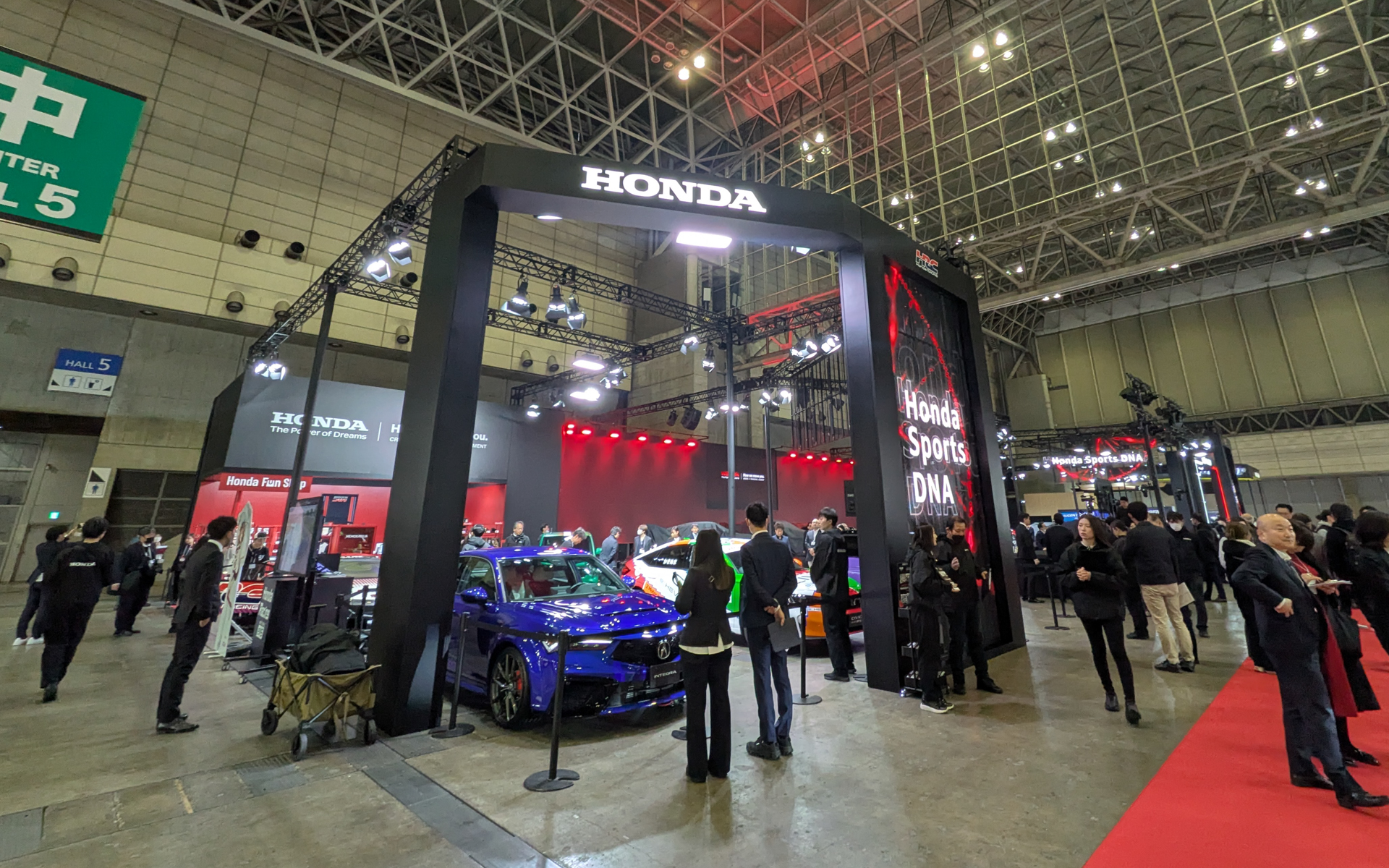 ホンダのブースは中ホール4～5