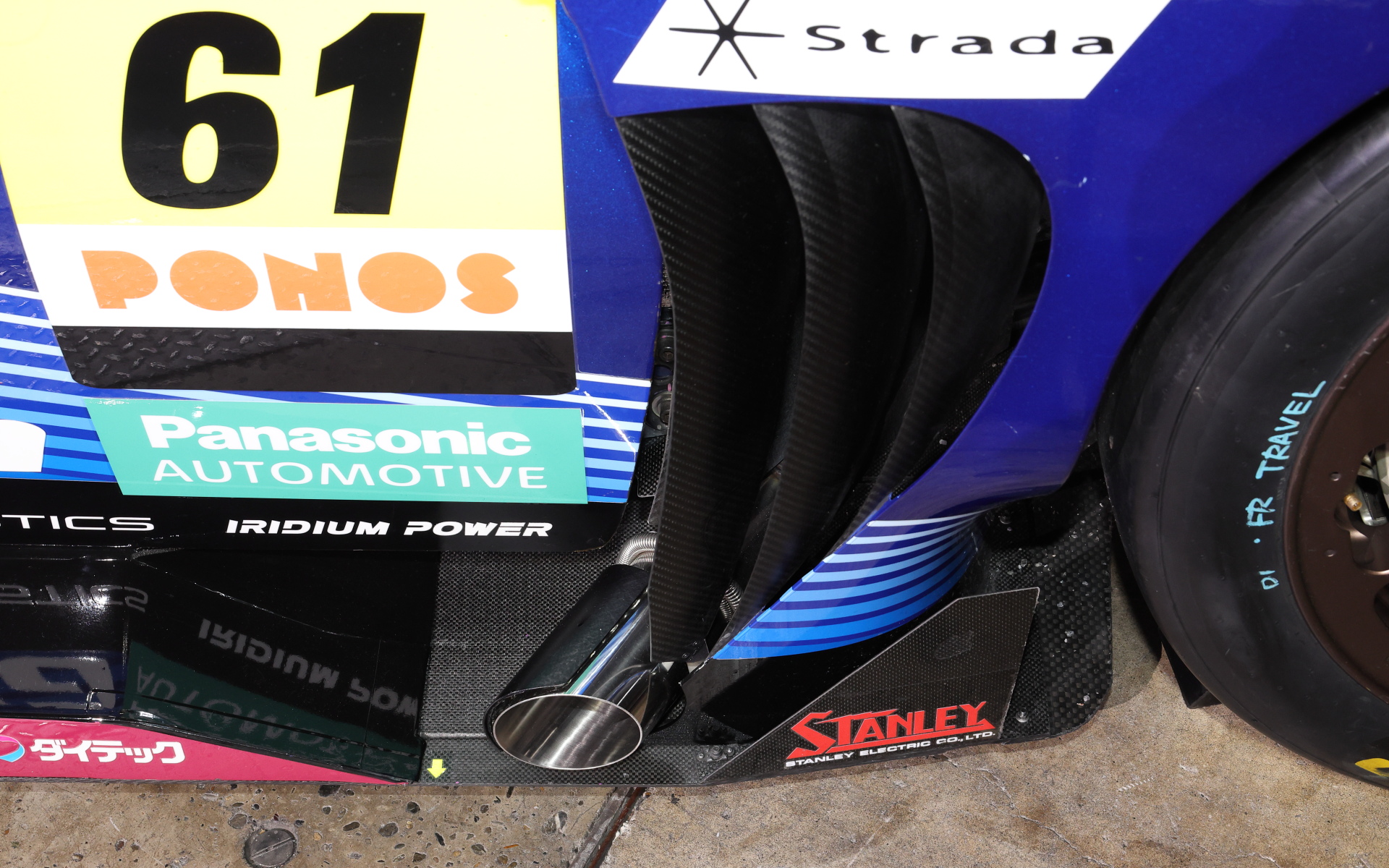 SUBARU BRZ GT300 2026。右側にもマフラーが追加された