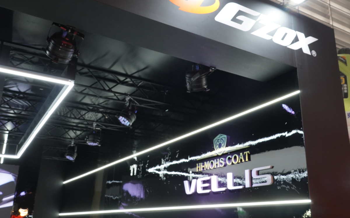 ハイモース コート ヴェリスのデモカーを展示したソフト99コーポレーションのブース