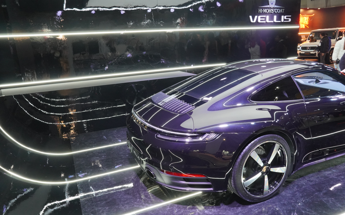 ボディ表面の平滑性を間近で確認できる