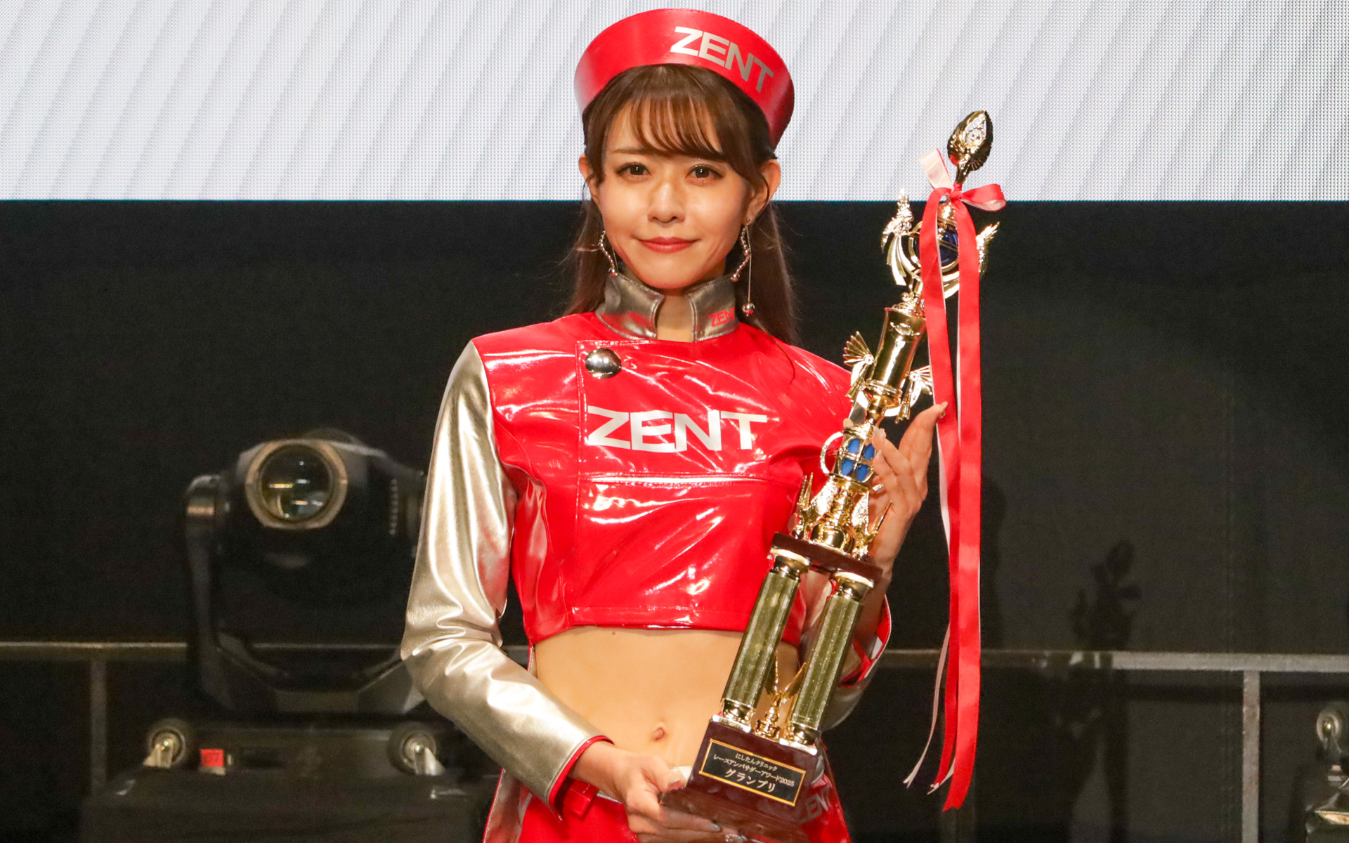 スーパーGTで活動する「ZENTsweeties」の寺地みのりさんが、レースアンバサダーアワード2025のグランプリに選ばれた